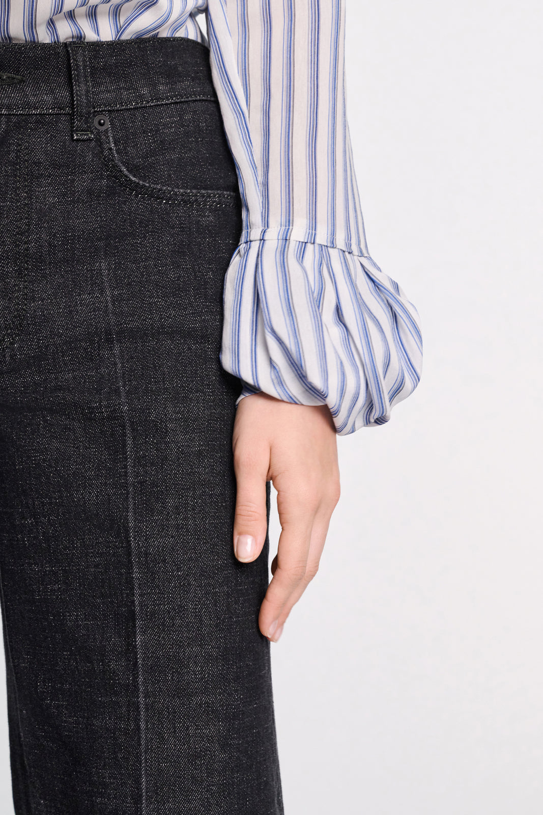STRIPED EASE blouse