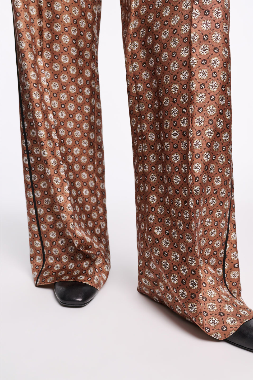 GRAPHIC DREAMS pants