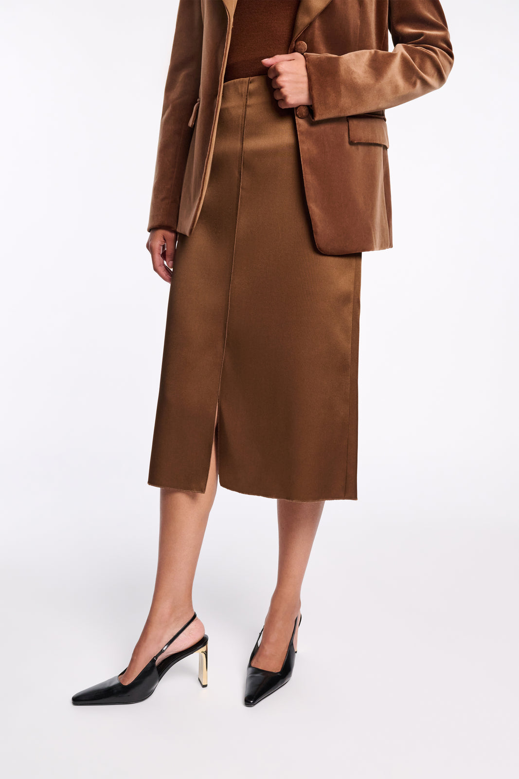 SUBTLE SHINE slingback pump
