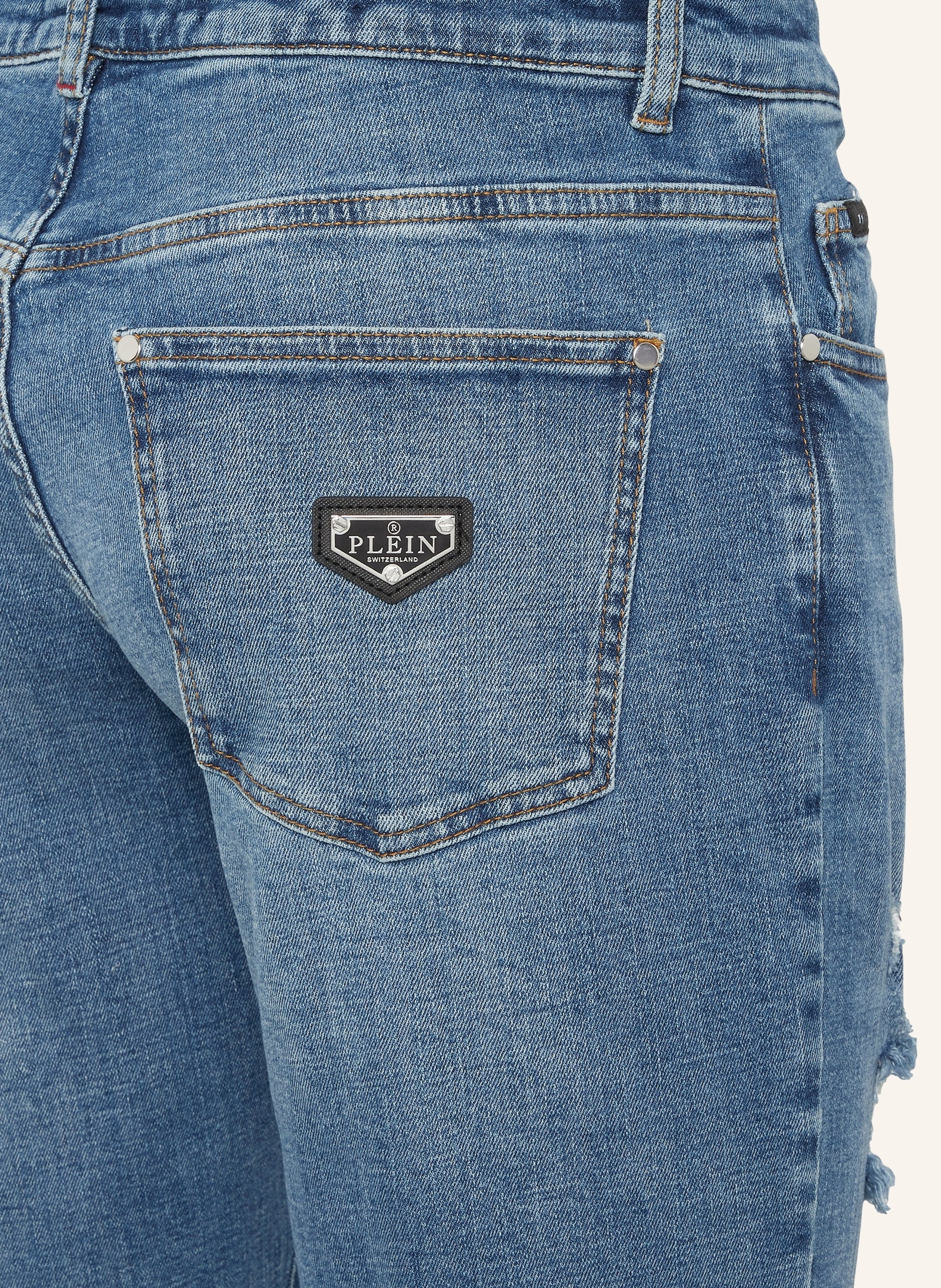 Destroyed Super Straight Cut Jeans