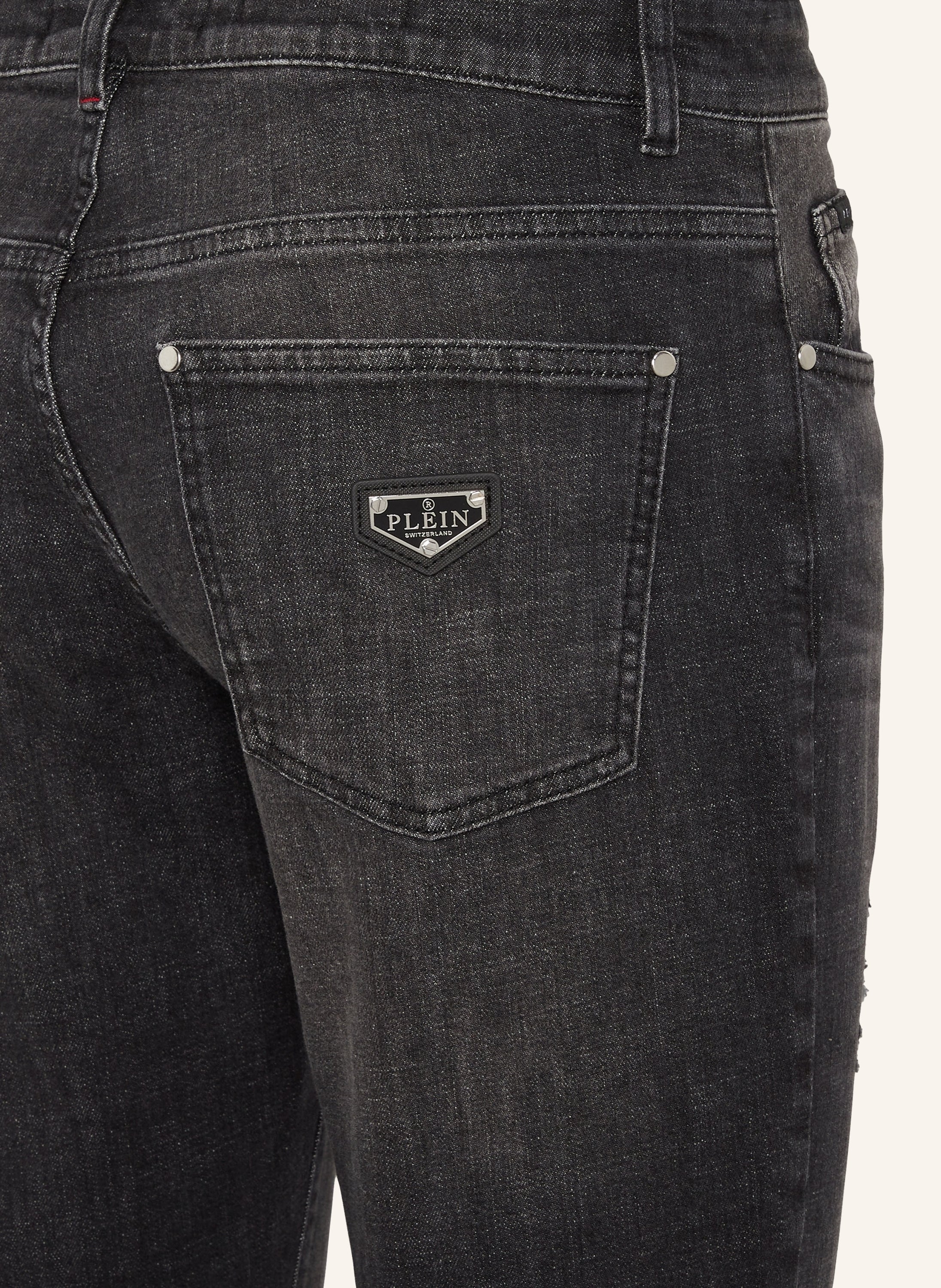 Destroyed Super Straight Cut Jeans