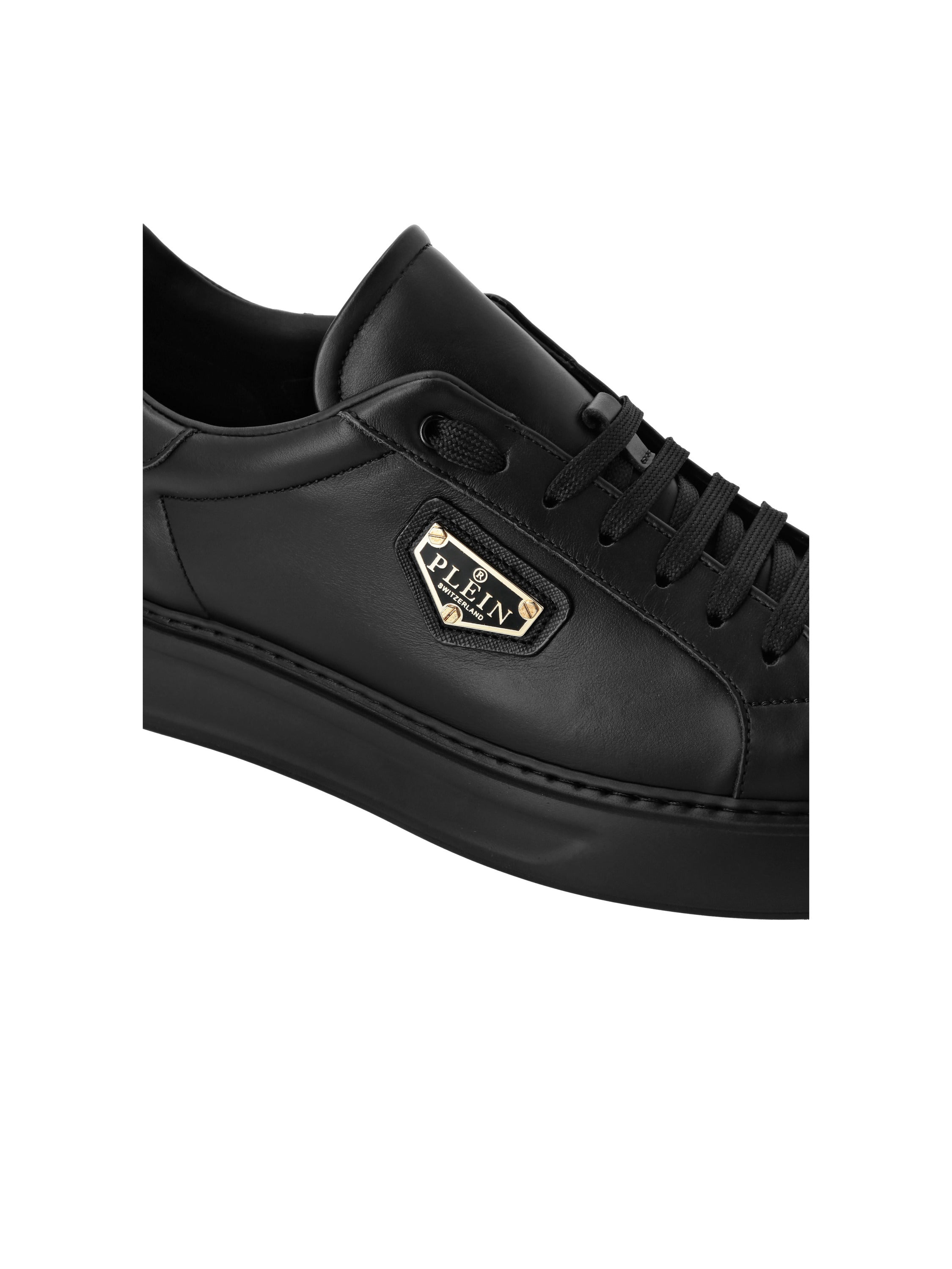 Low-Top Sneakers Titan Plein