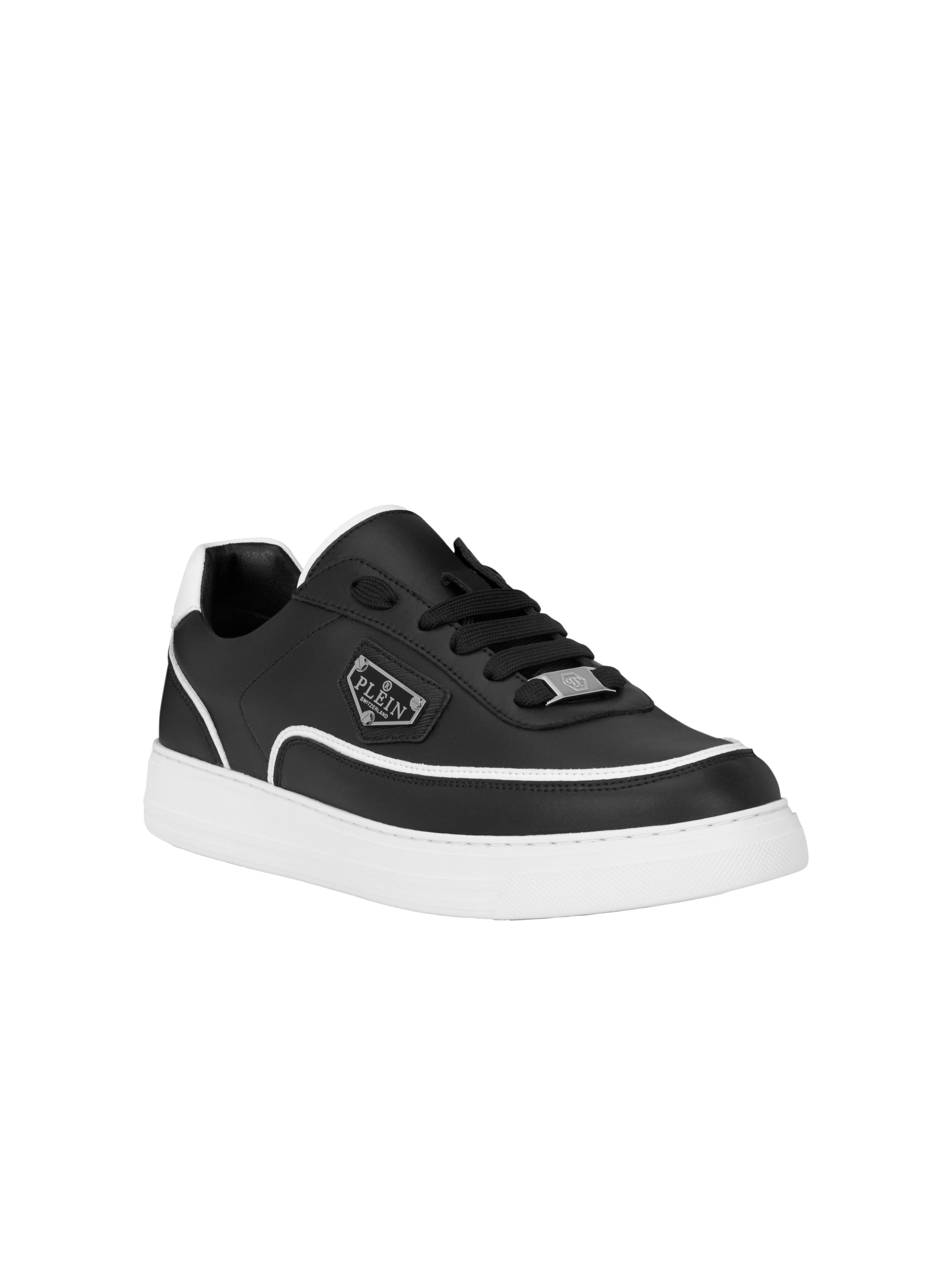 Low-Top Sneakers TRIANGLE