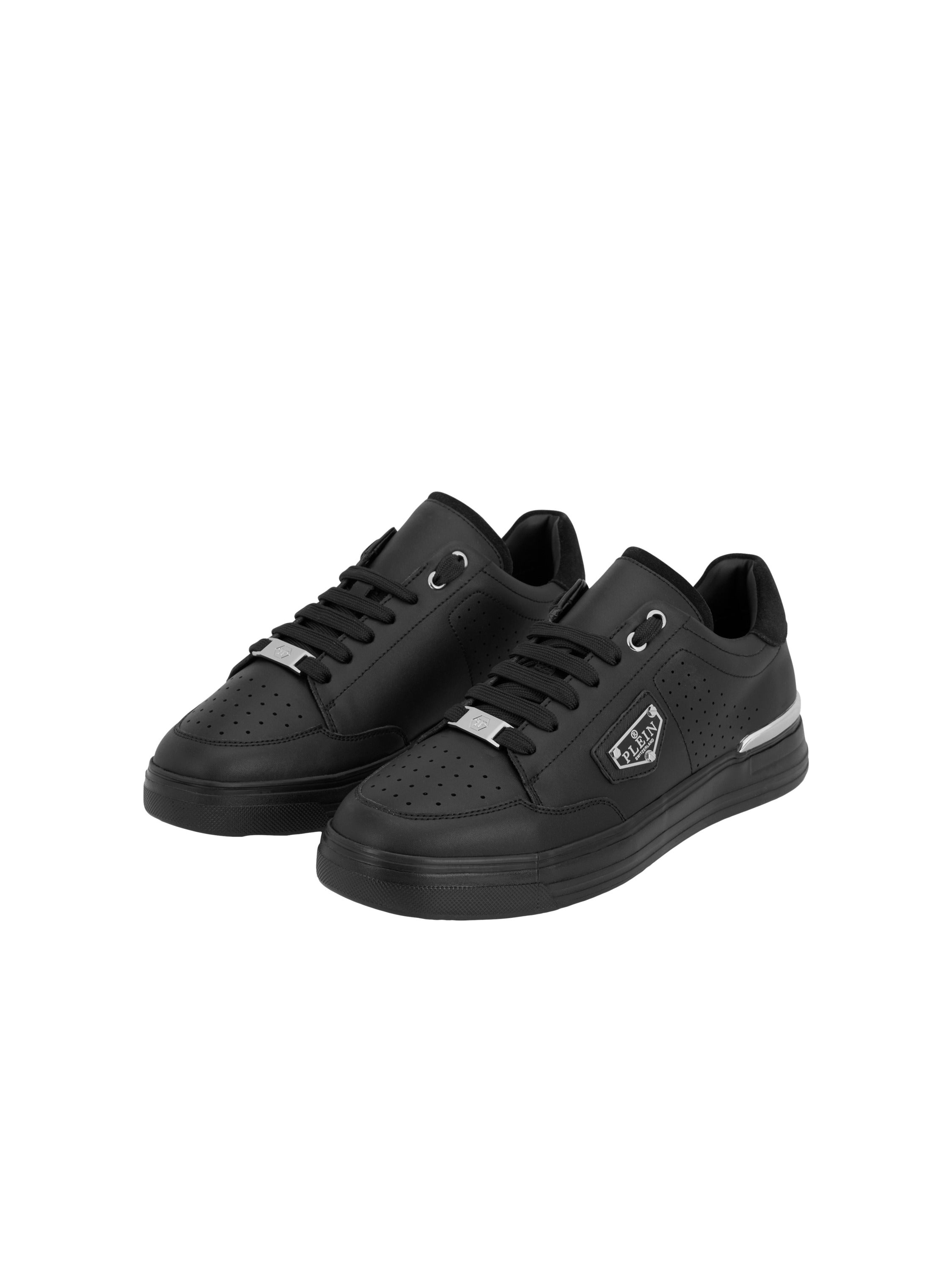 Low-Top Sneakers Triangle
