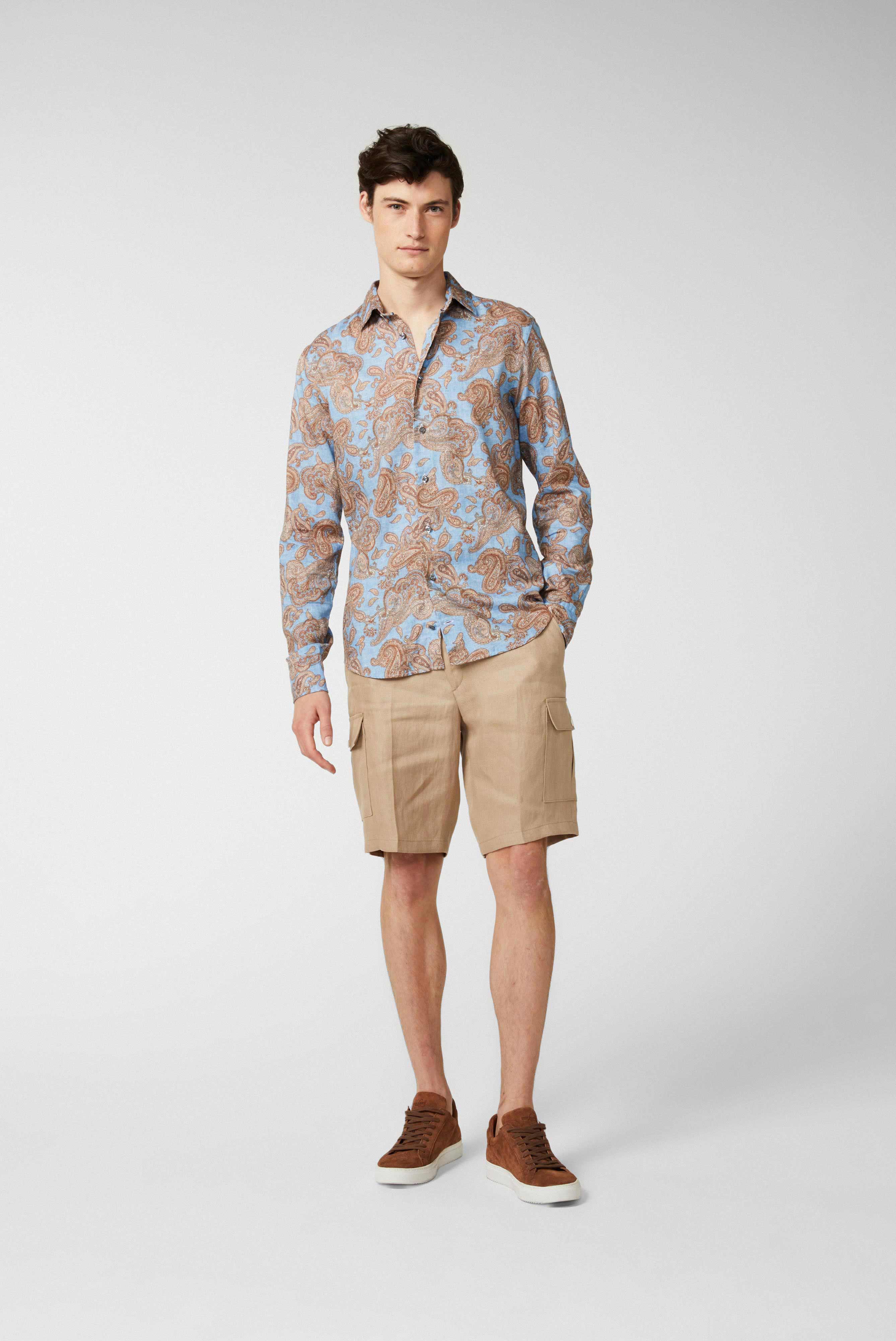 Structured cotton shirt with vintage paisley print and piping details