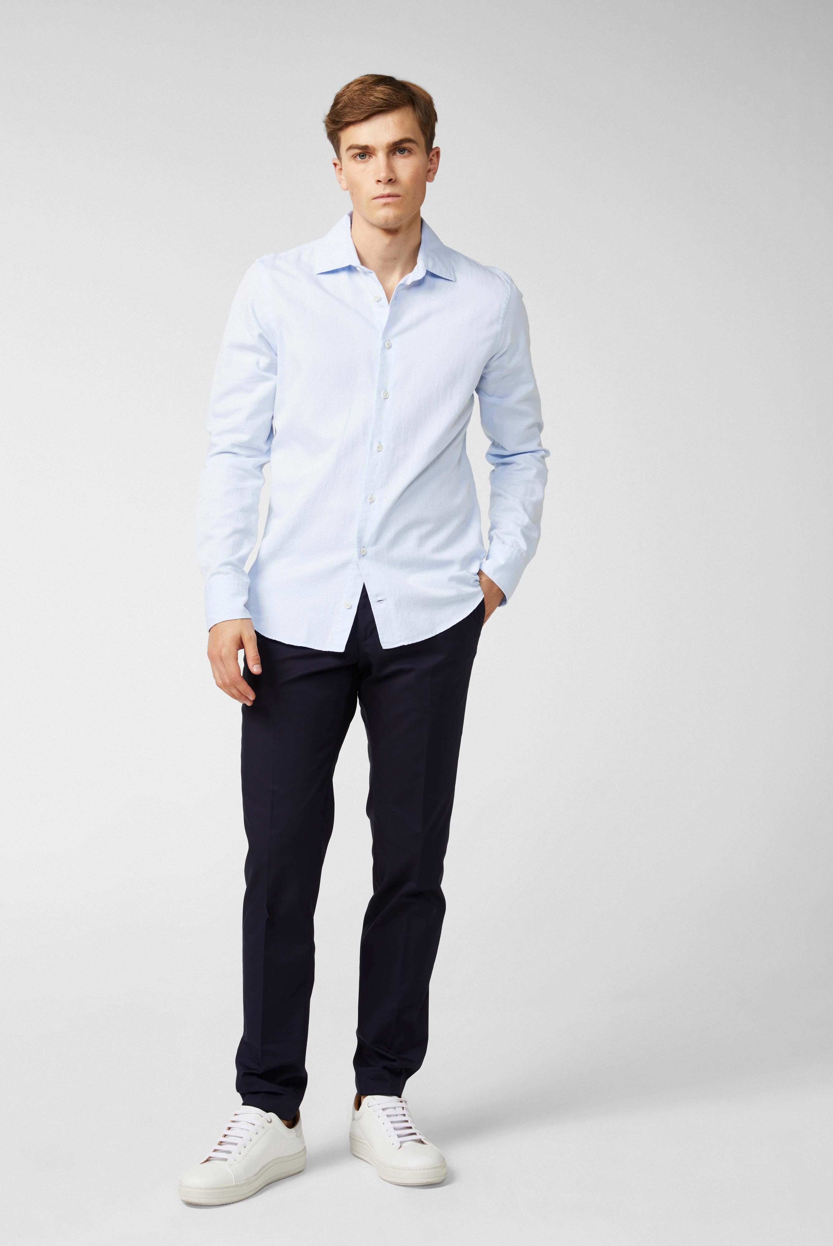 Twill shirt with a small Kent collar