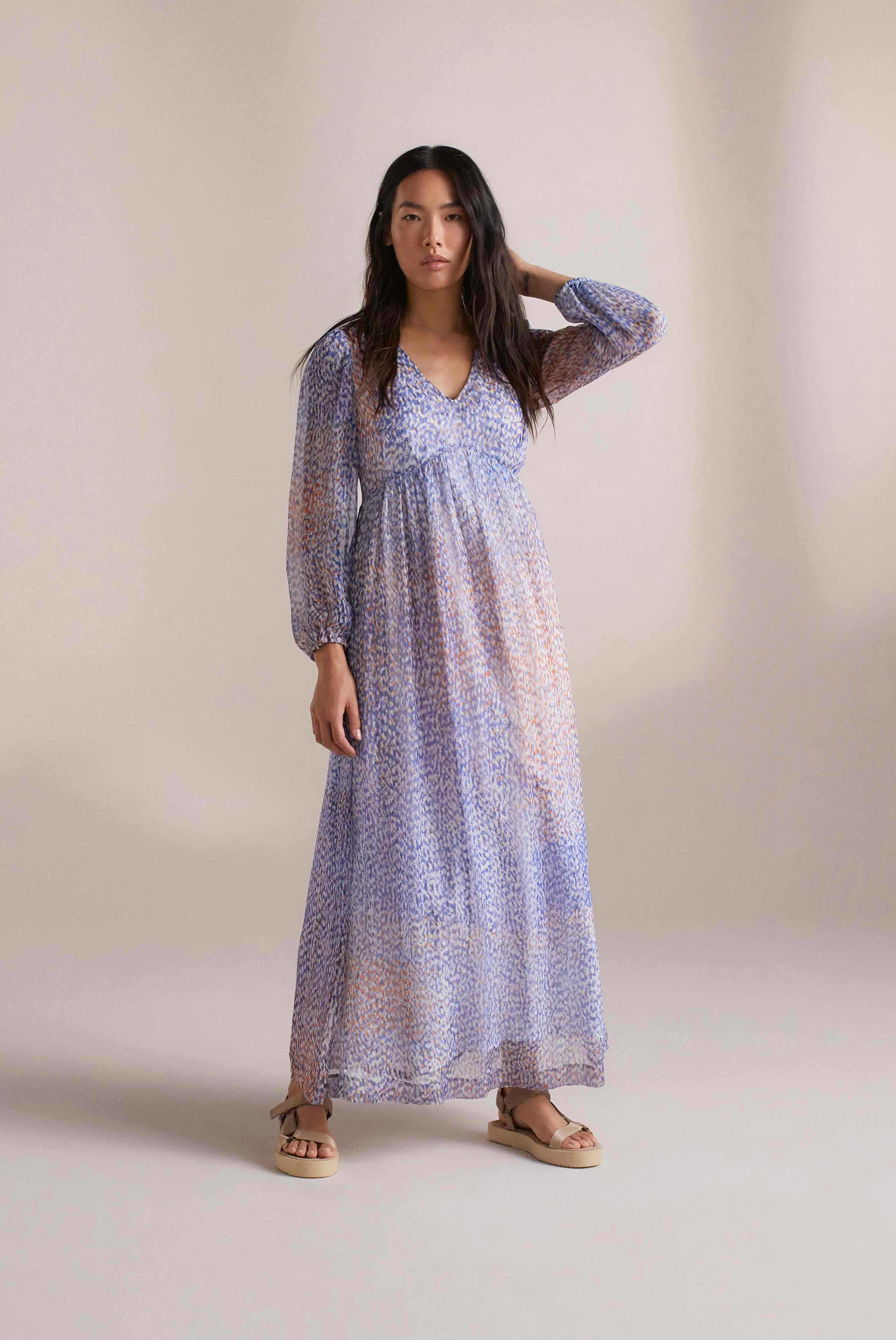 Elegant silk maxi dress in crepe de chine with a blue/orange print pattern