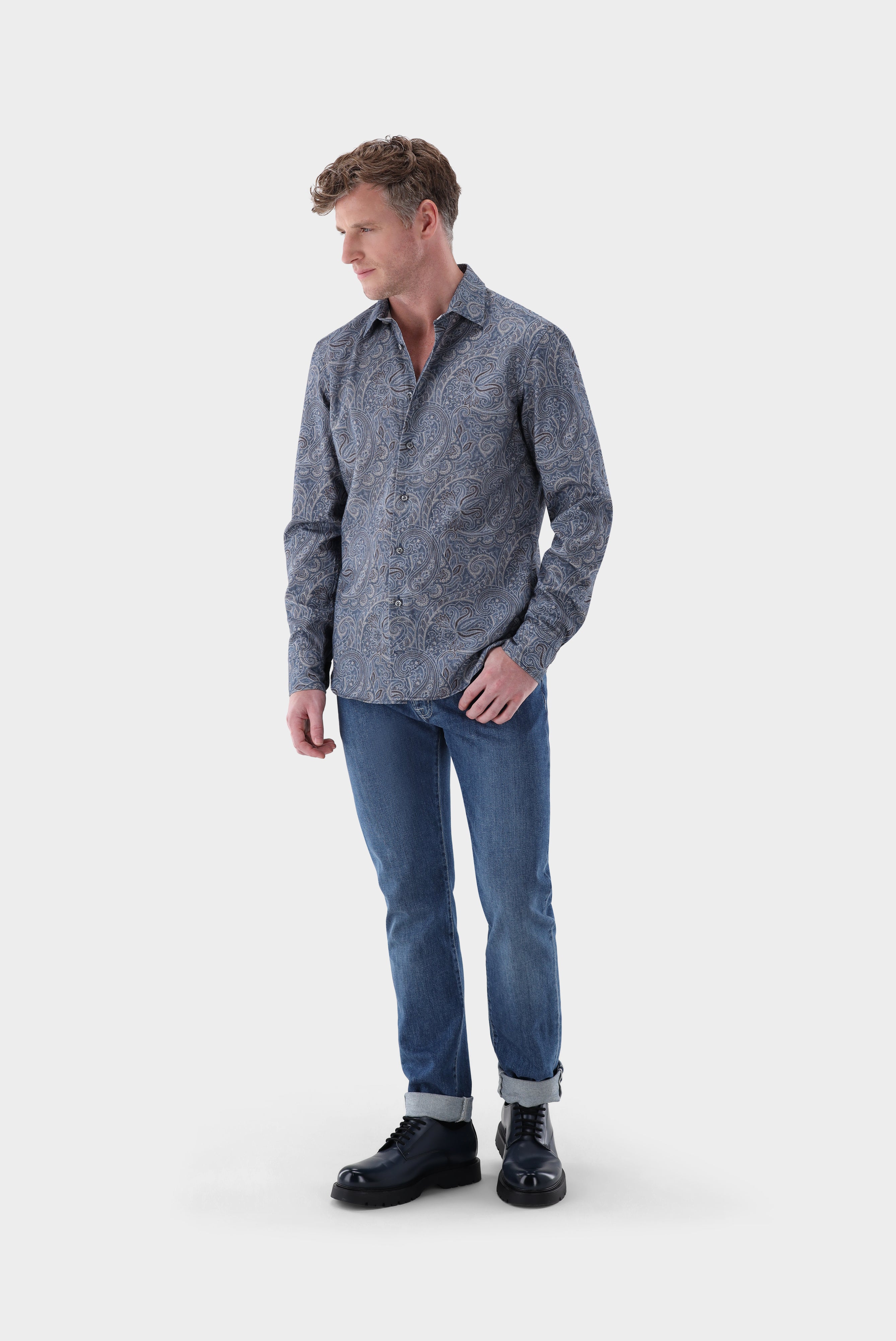 Corduroy shirt with paisley print, tailored fit