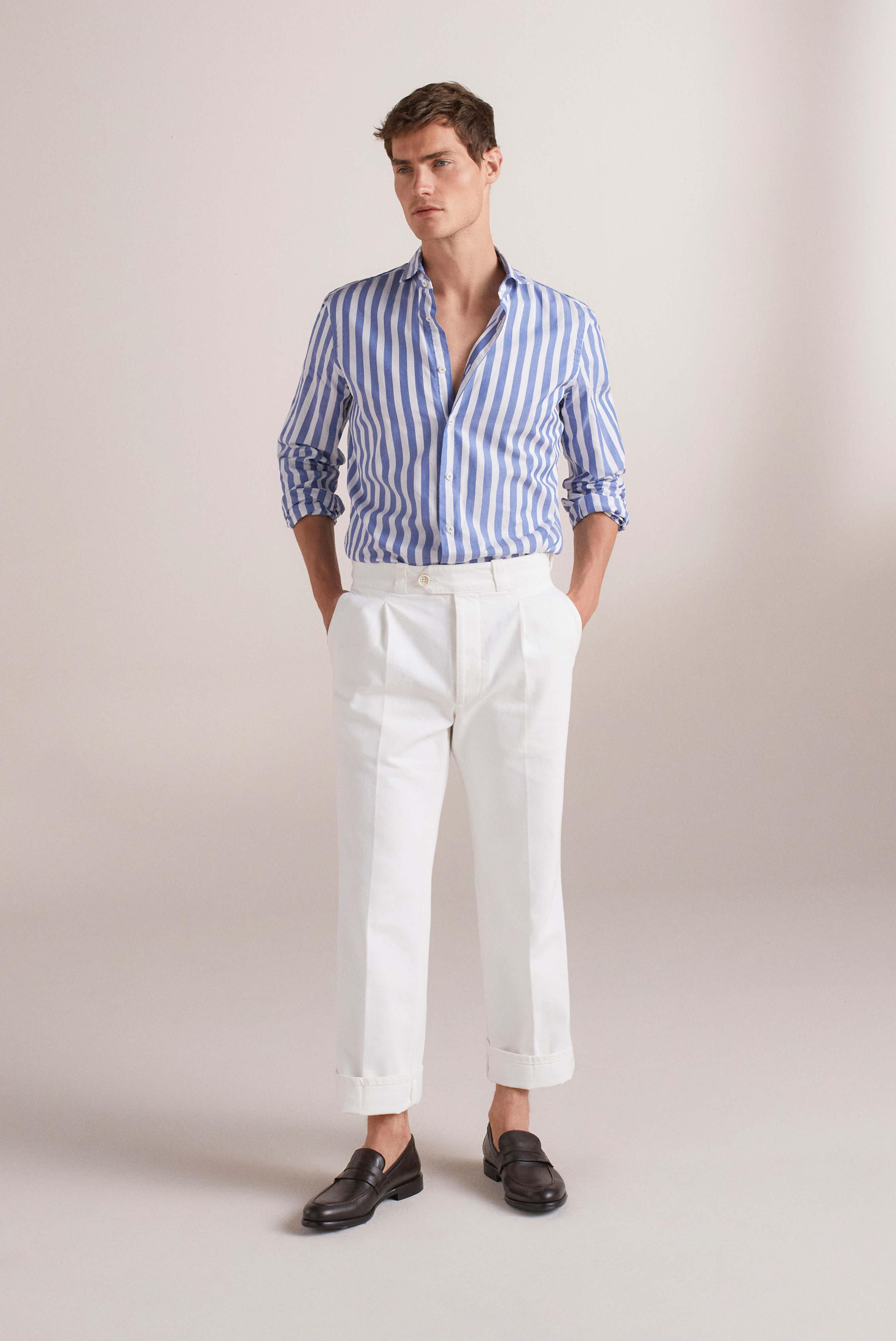 Chemise moderne en coton, coupe ajustée, à rayures denim, bleue et blanche