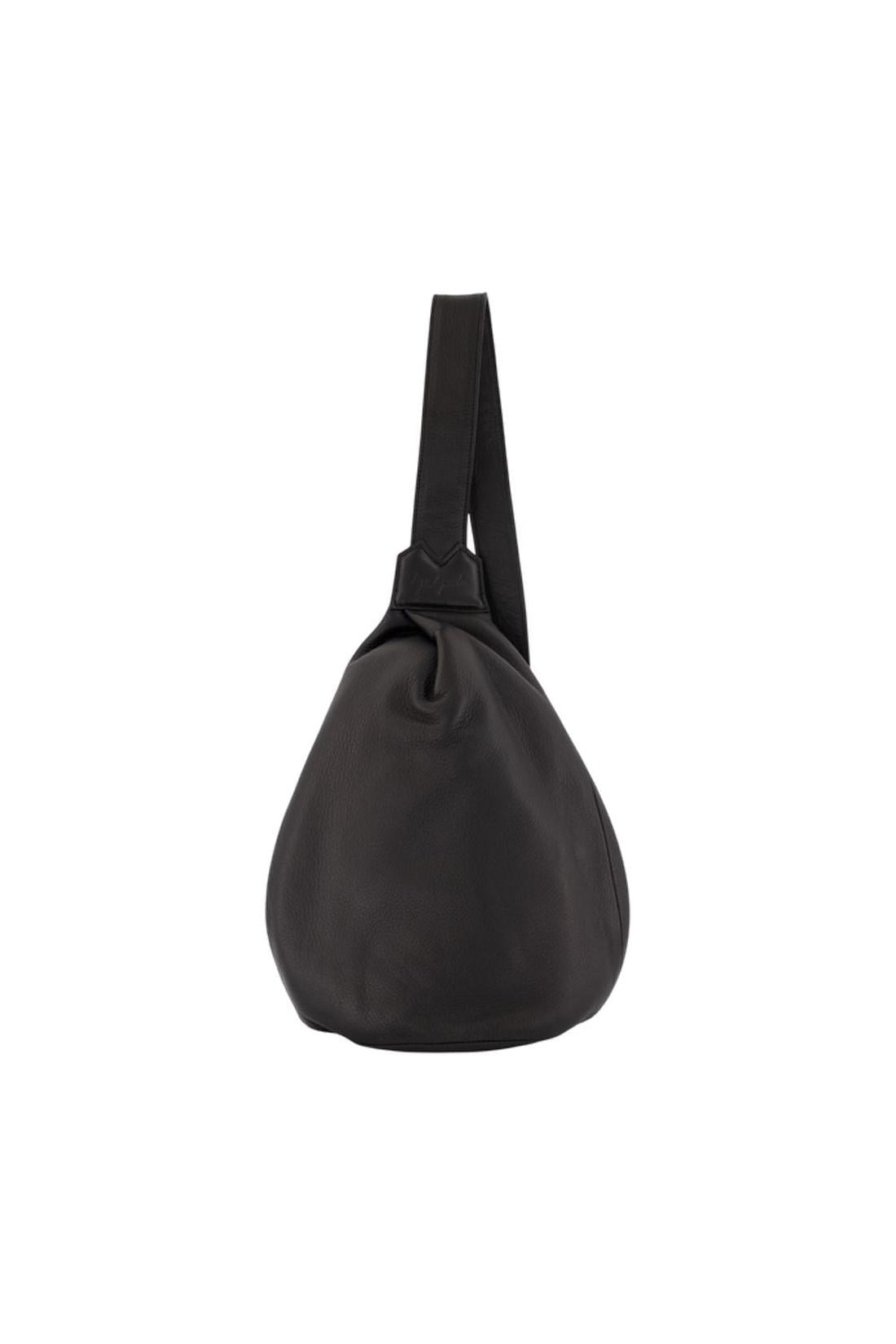 Umhängetasche „Tuck Sling S“ – YOHJI YAMAMOTO – Leder – Schwarz