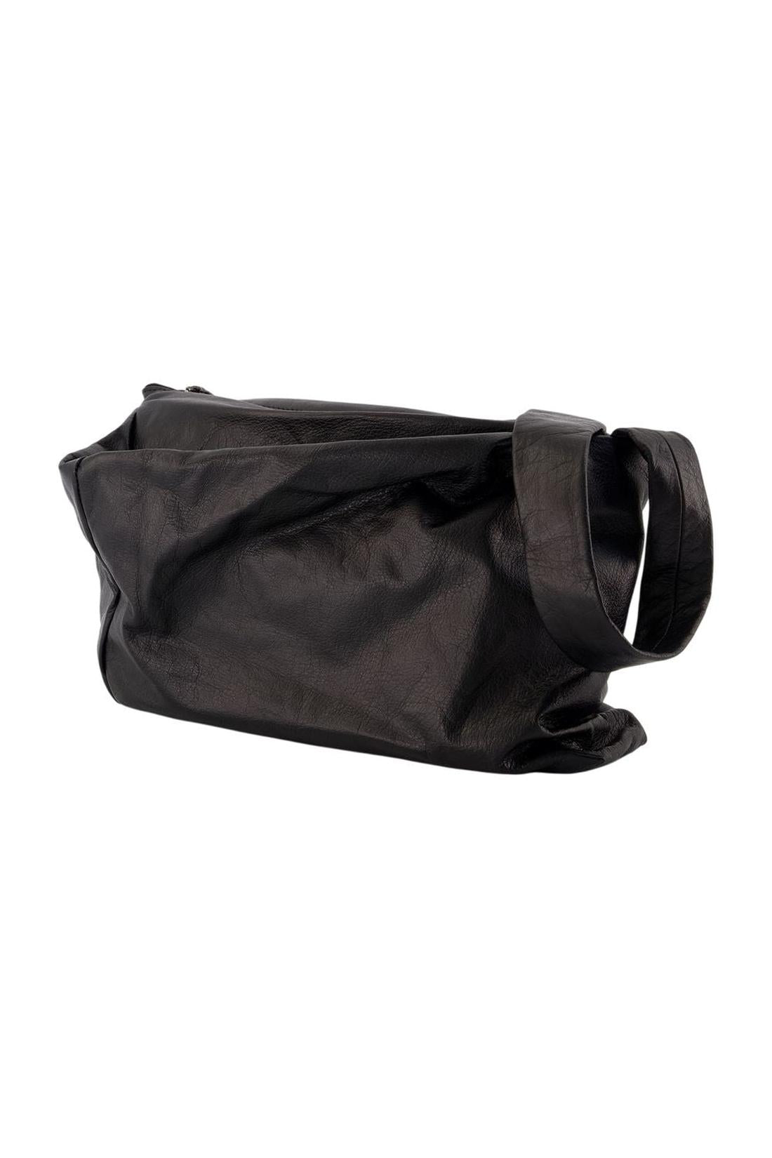 Umhängetasche „Puff S“ – YOHJI YAMAMOTO – Leder – Schwarz