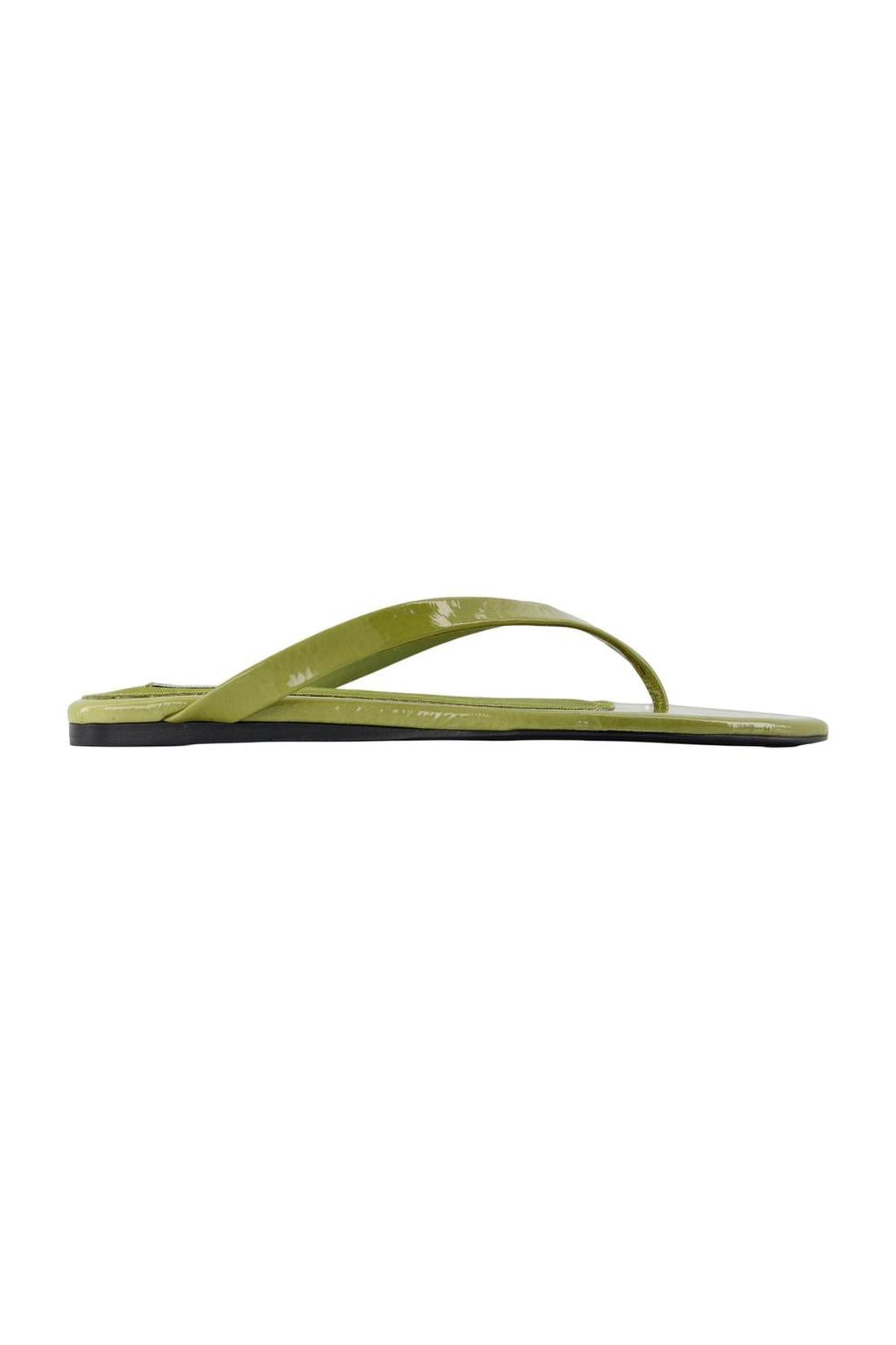 Sandalen mit spitzer Zehenpartie – AMI Paris – Leder – Grün-schuhe / flache-schuhe-Ami Paris-EU36-green-ARCHIVIST