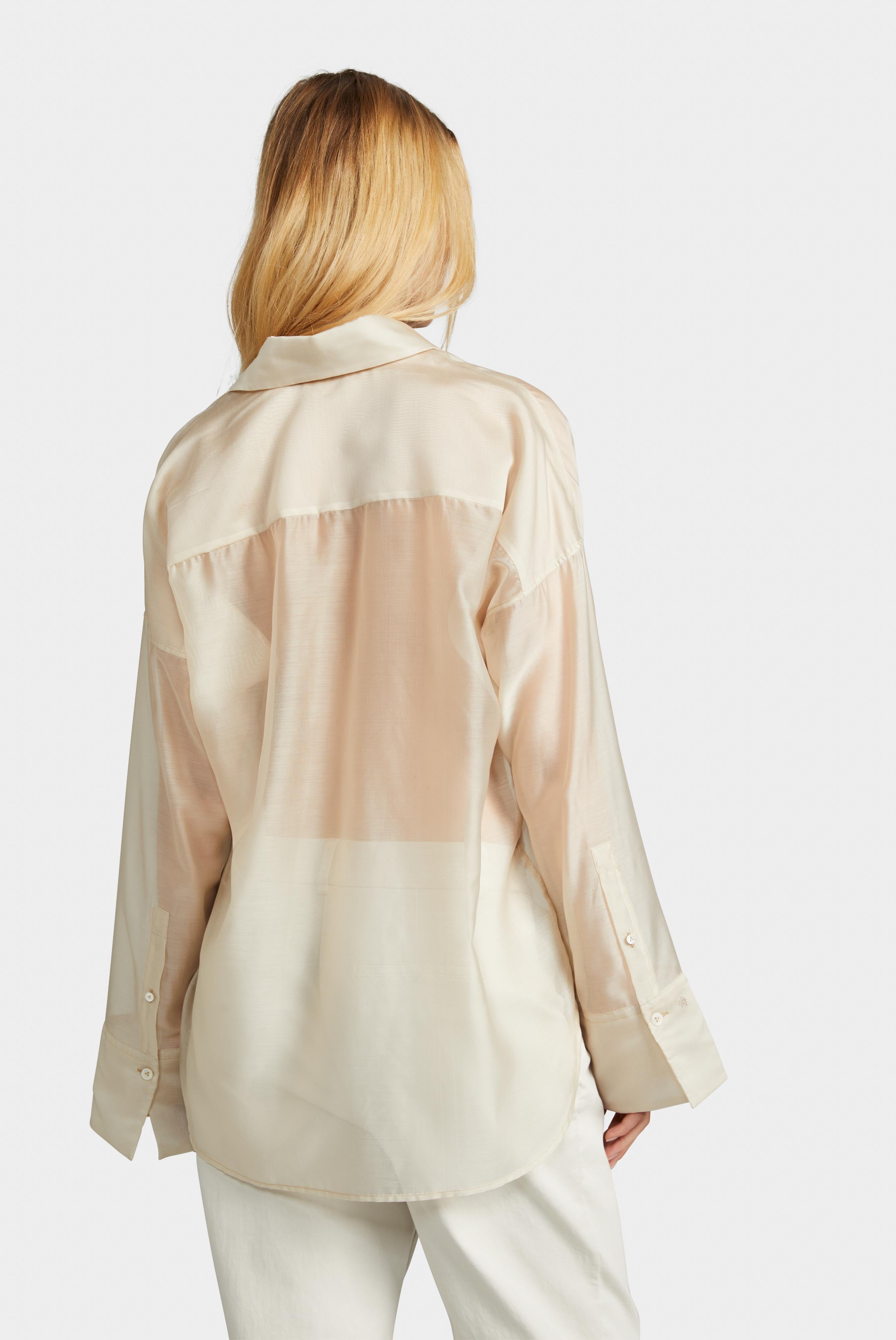 Hemdbluse mit großer Manschette und aufgesetzten Taschen Beige