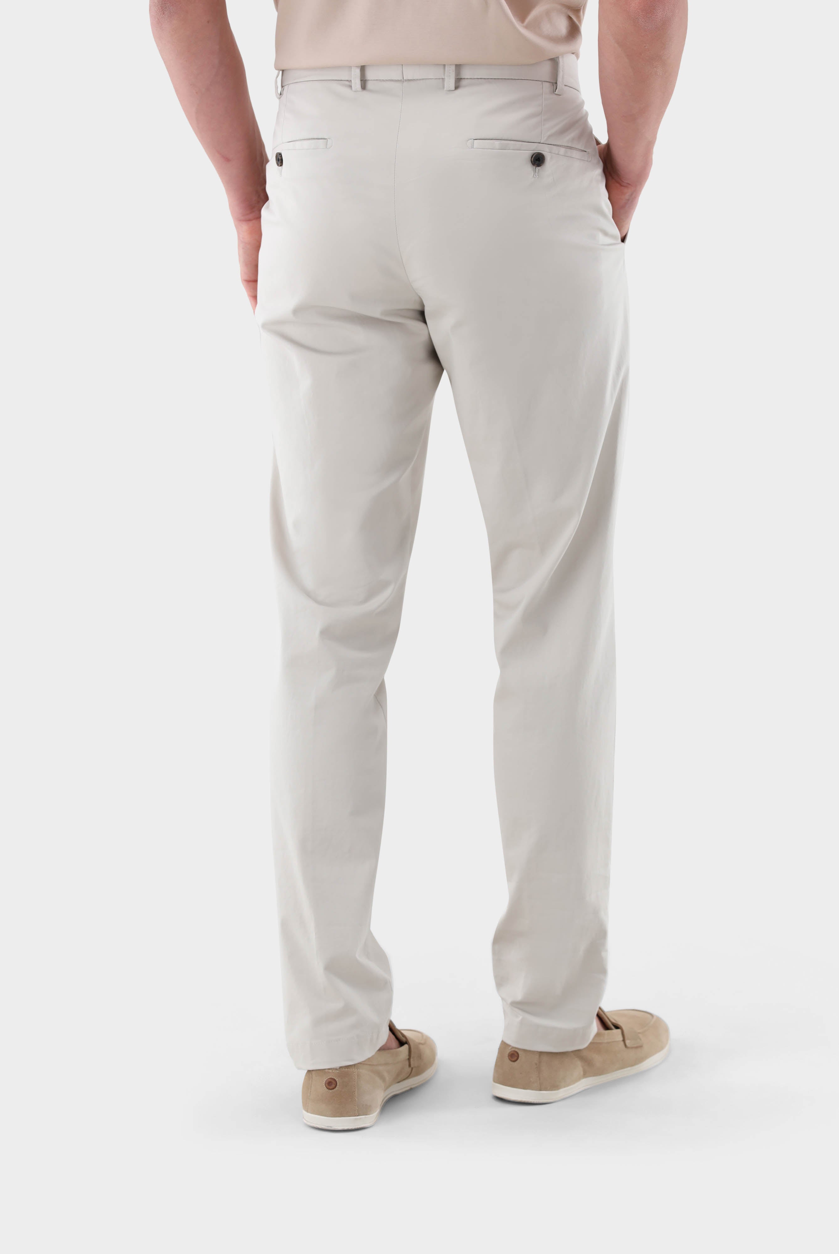 Taillierte Chino aus Baumwolle mit Stretch