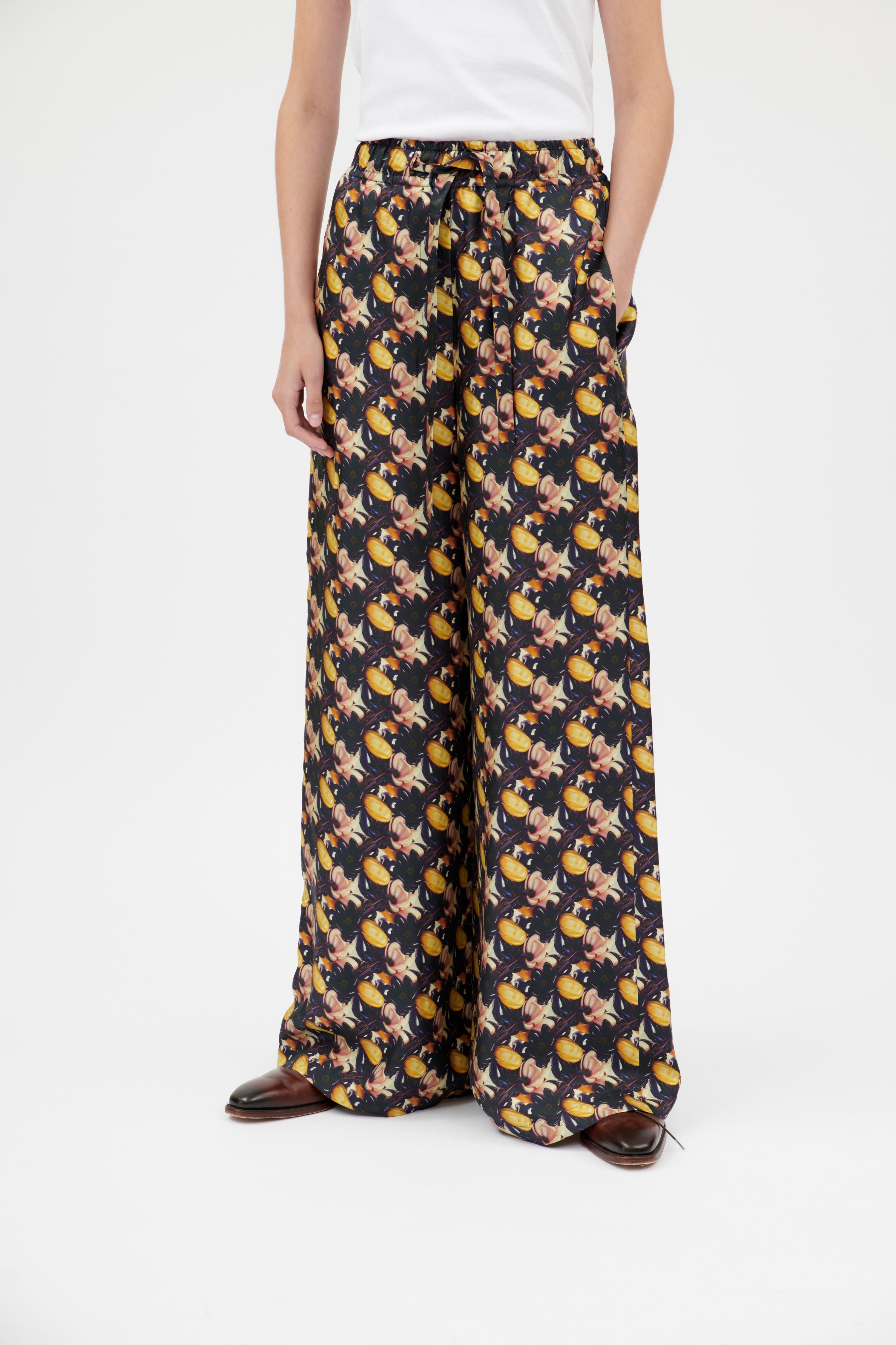 Magnolias & Buds Twill Hose, Deep Purple