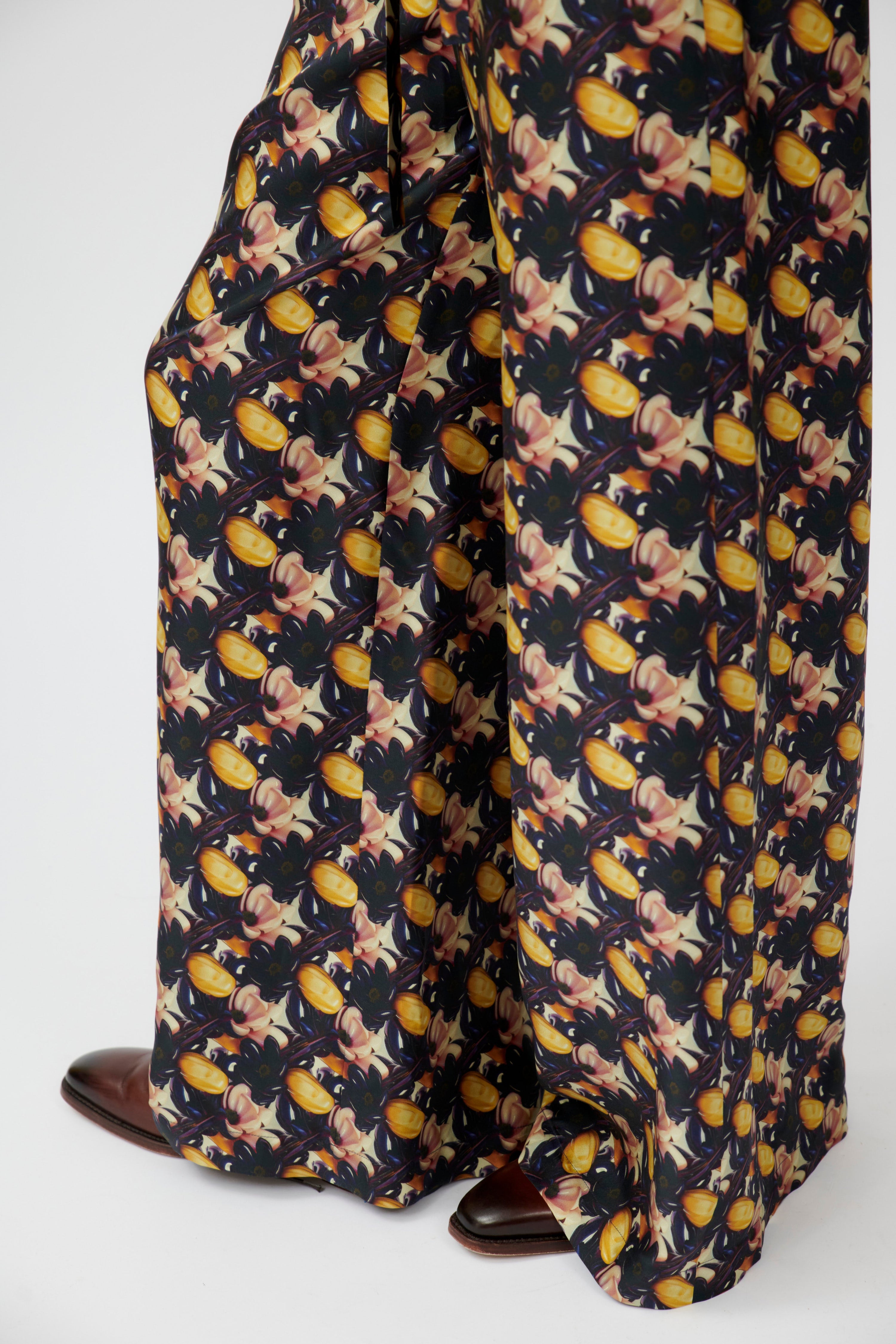 Magnolias & Buds Twill Hose, Deep Purple
