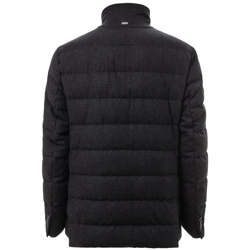 Schwarze Wolljacke