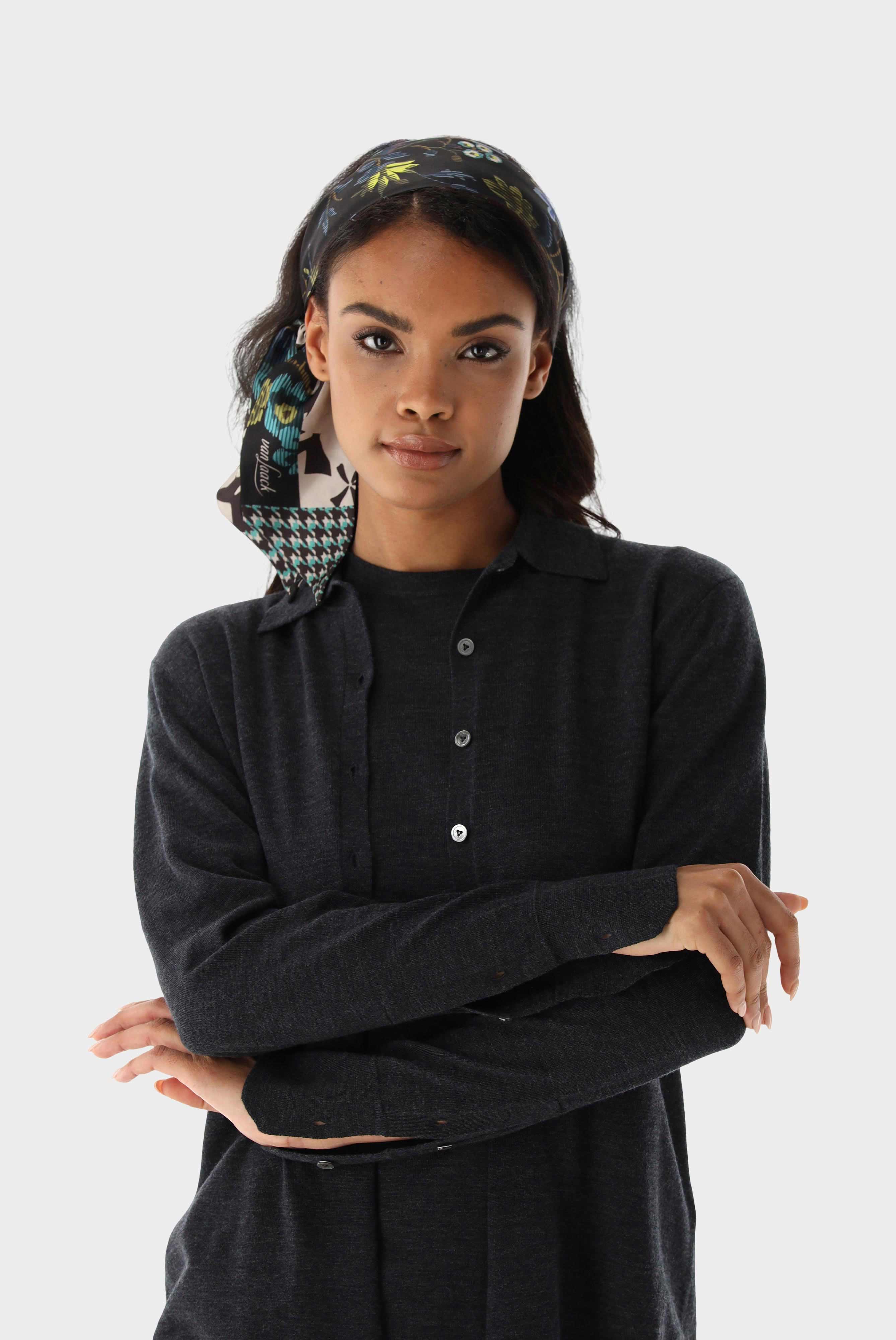 Knitted blouse made from ultra-fine merino wool