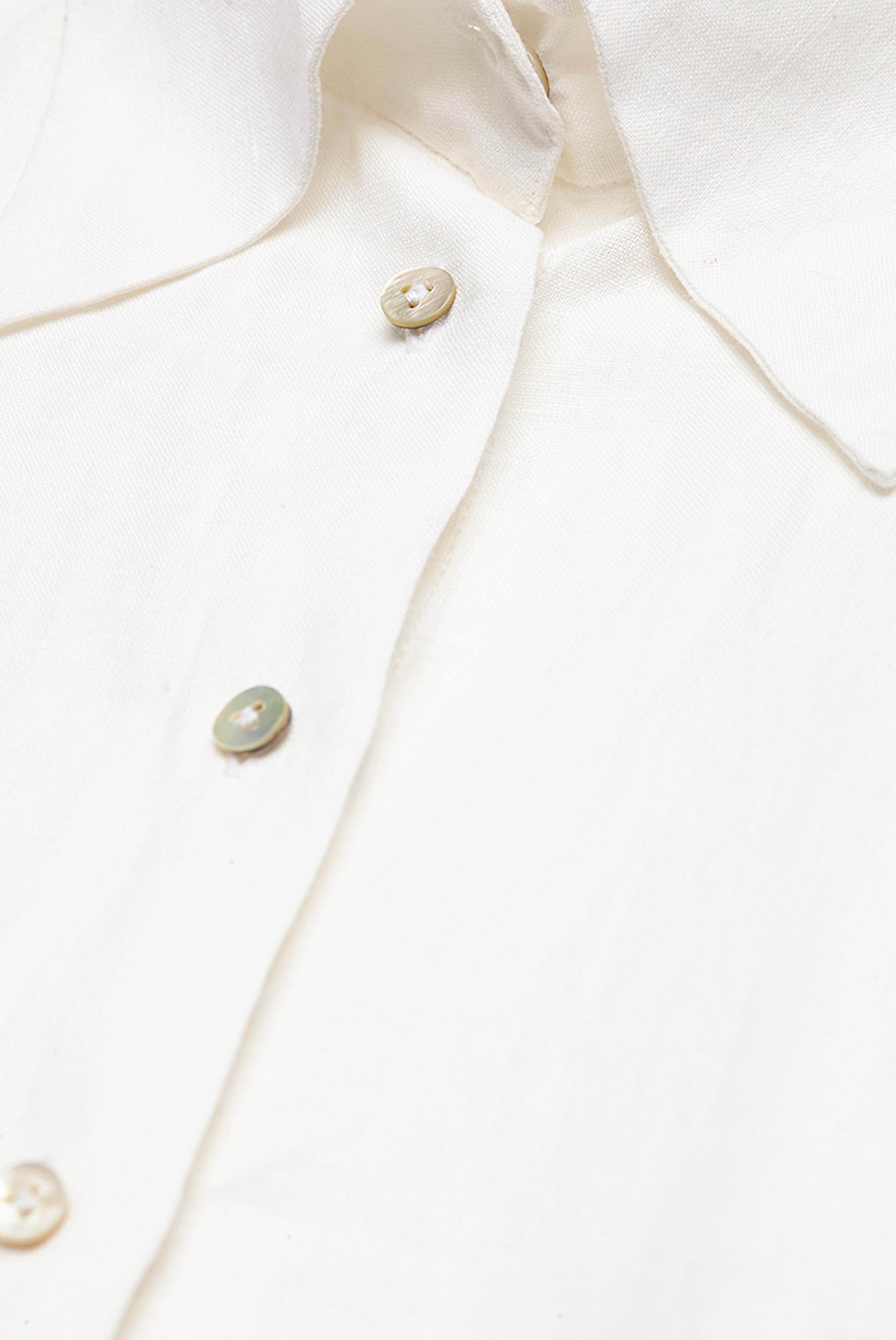 Loose-fitting shirt blouse in soft washed white linen