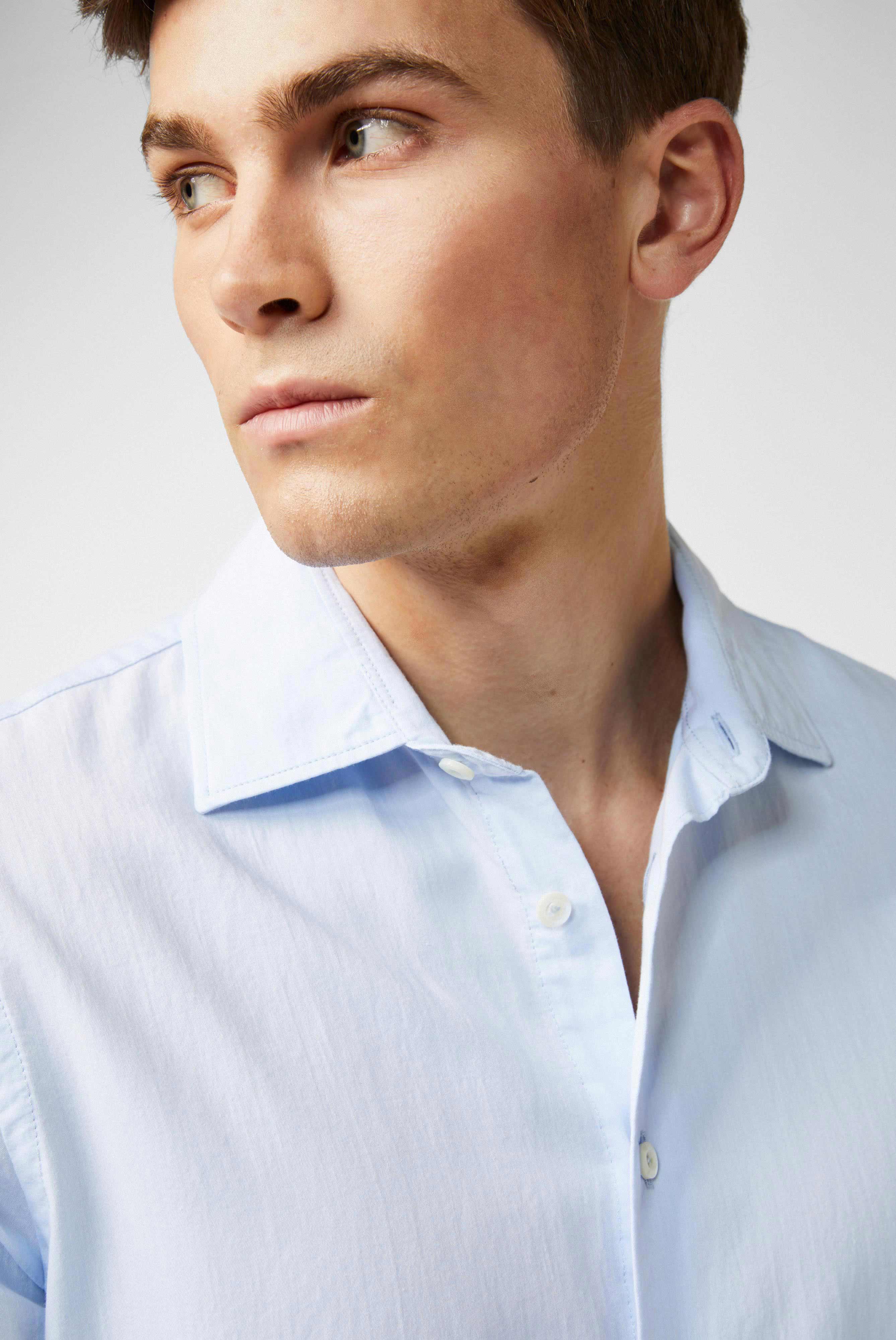 Twill shirt with a small Kent collar