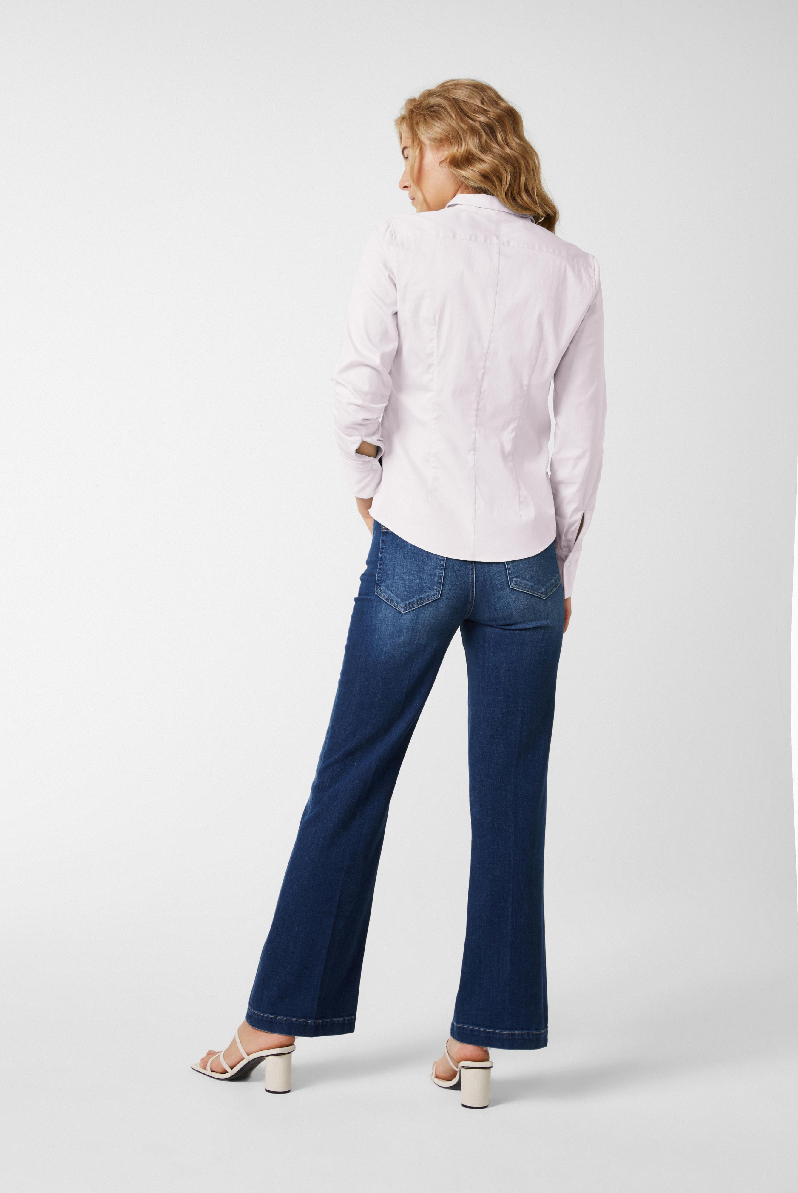 Stretch blouse with herringbone trim on the underlap, white