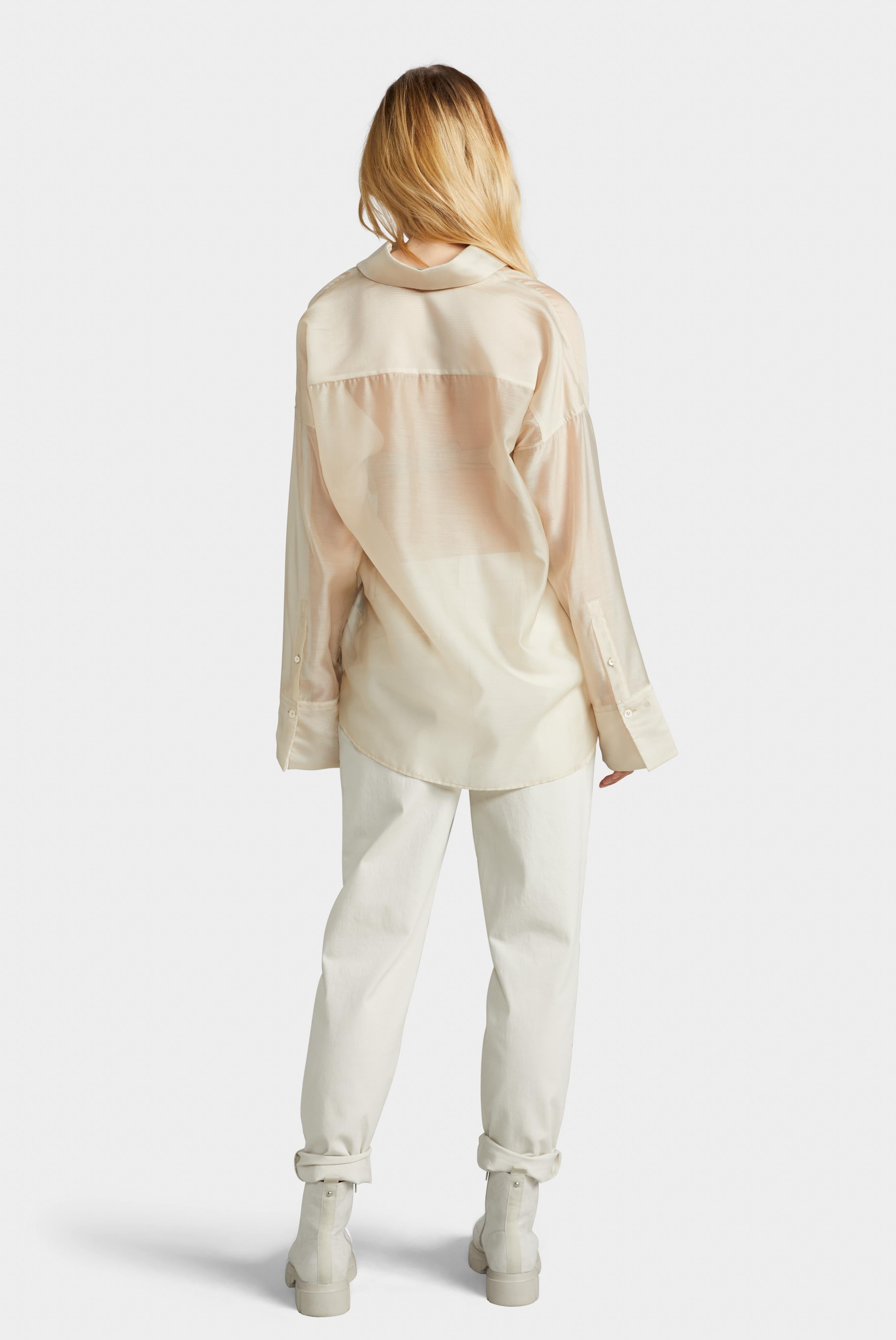 Hemdbluse mit großer Manschette und aufgesetzten Taschen Beige