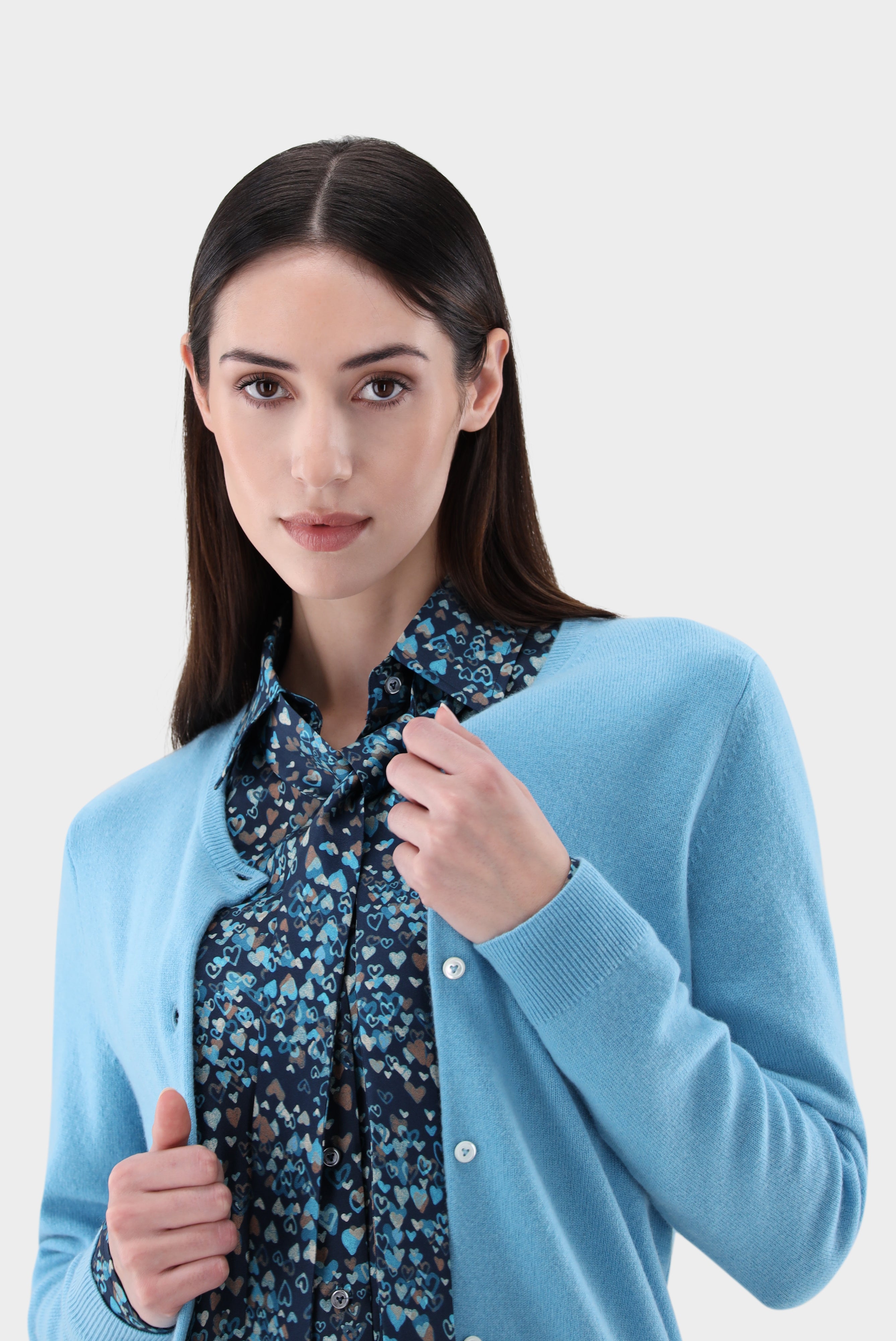 Cashmere cardigan with round neck