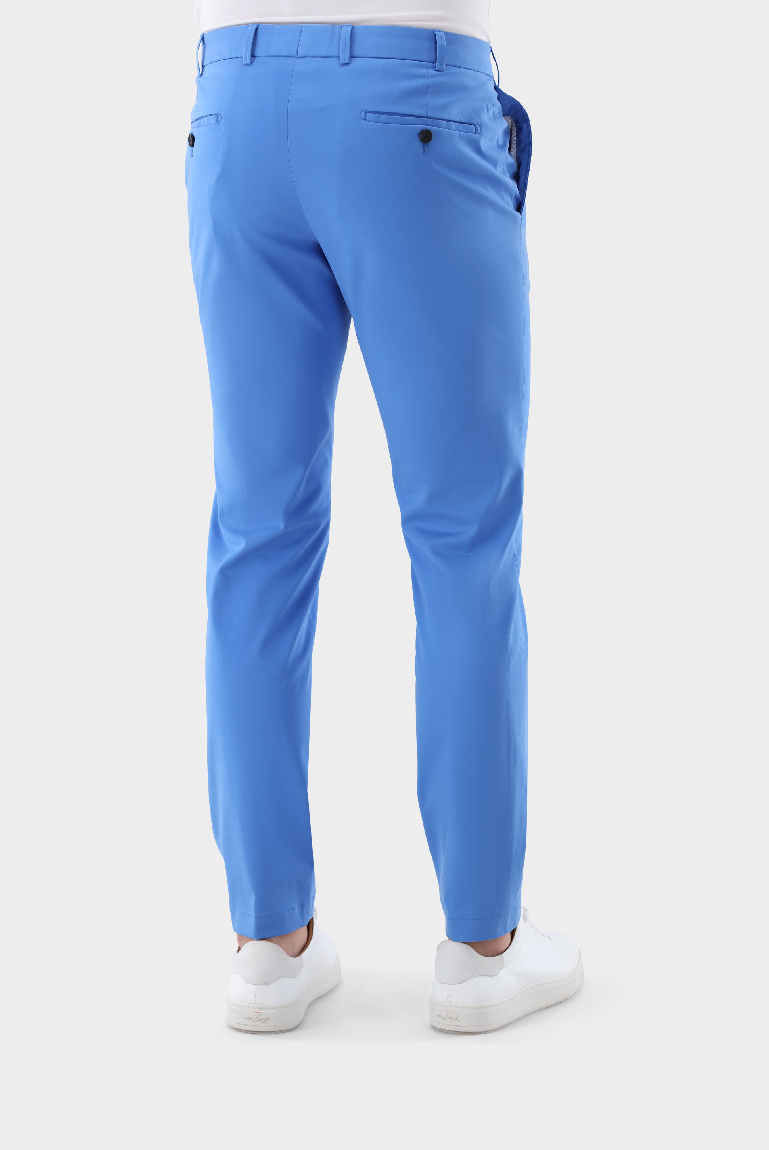 Taillierte Chino aus Baumwolle mit Stretch