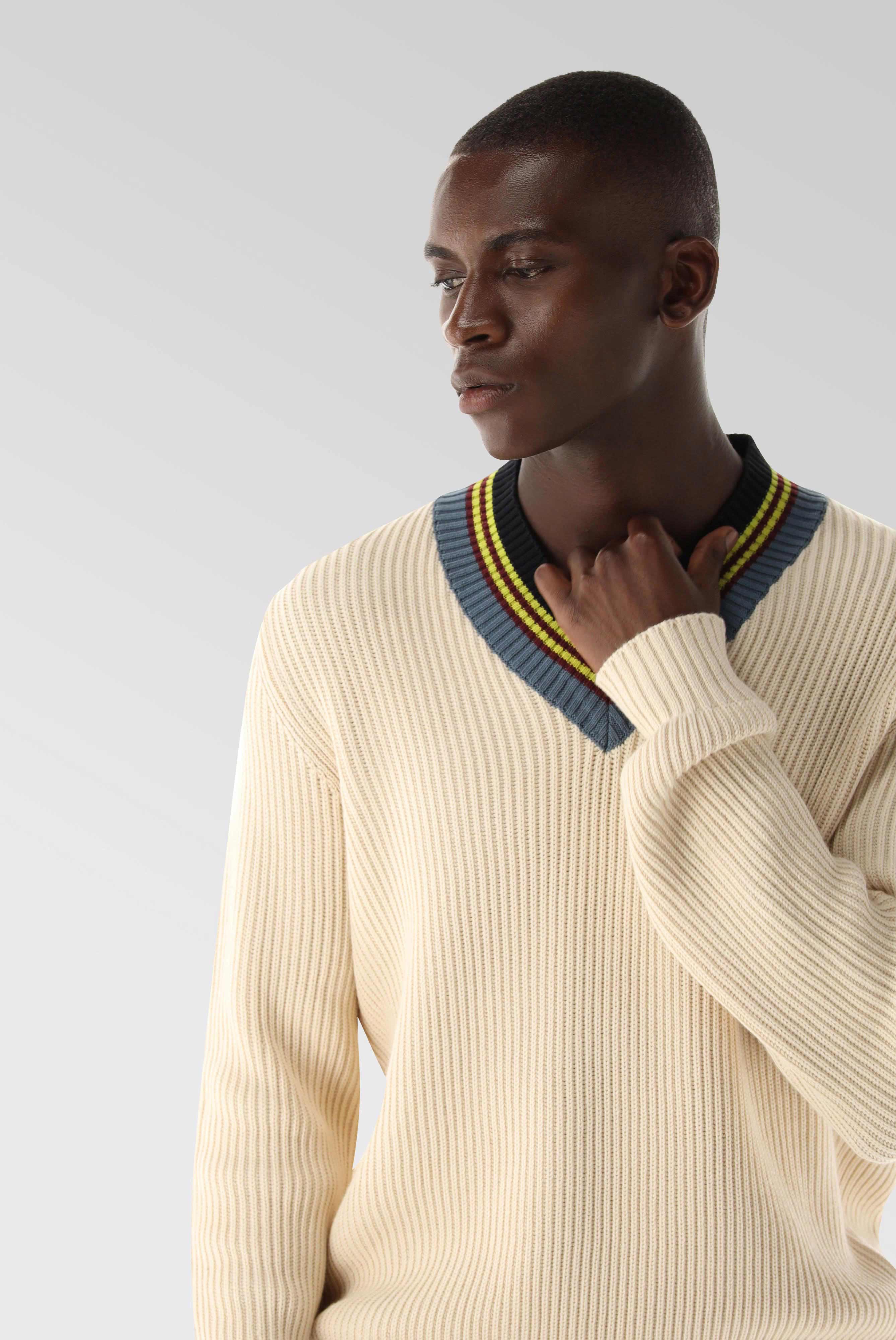 Pull à col en V avec détails rayés