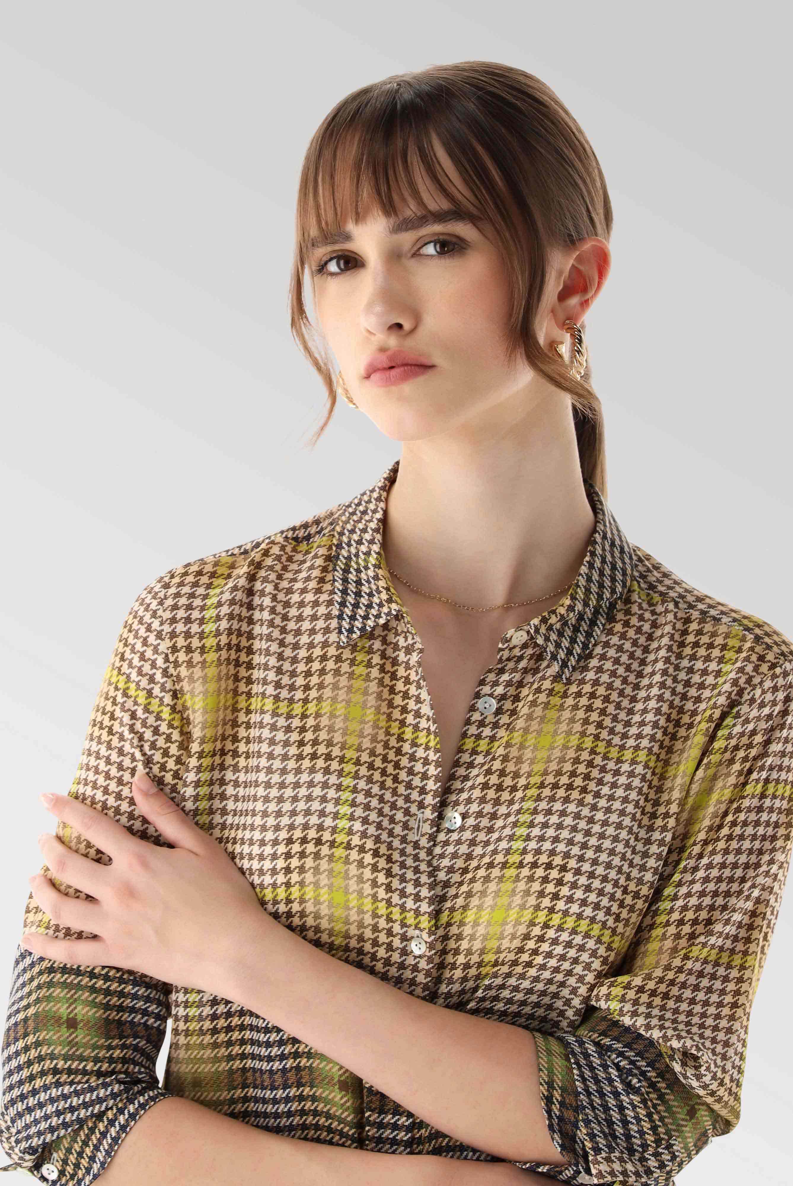 Taillierte Hemdbluse aus Viskose