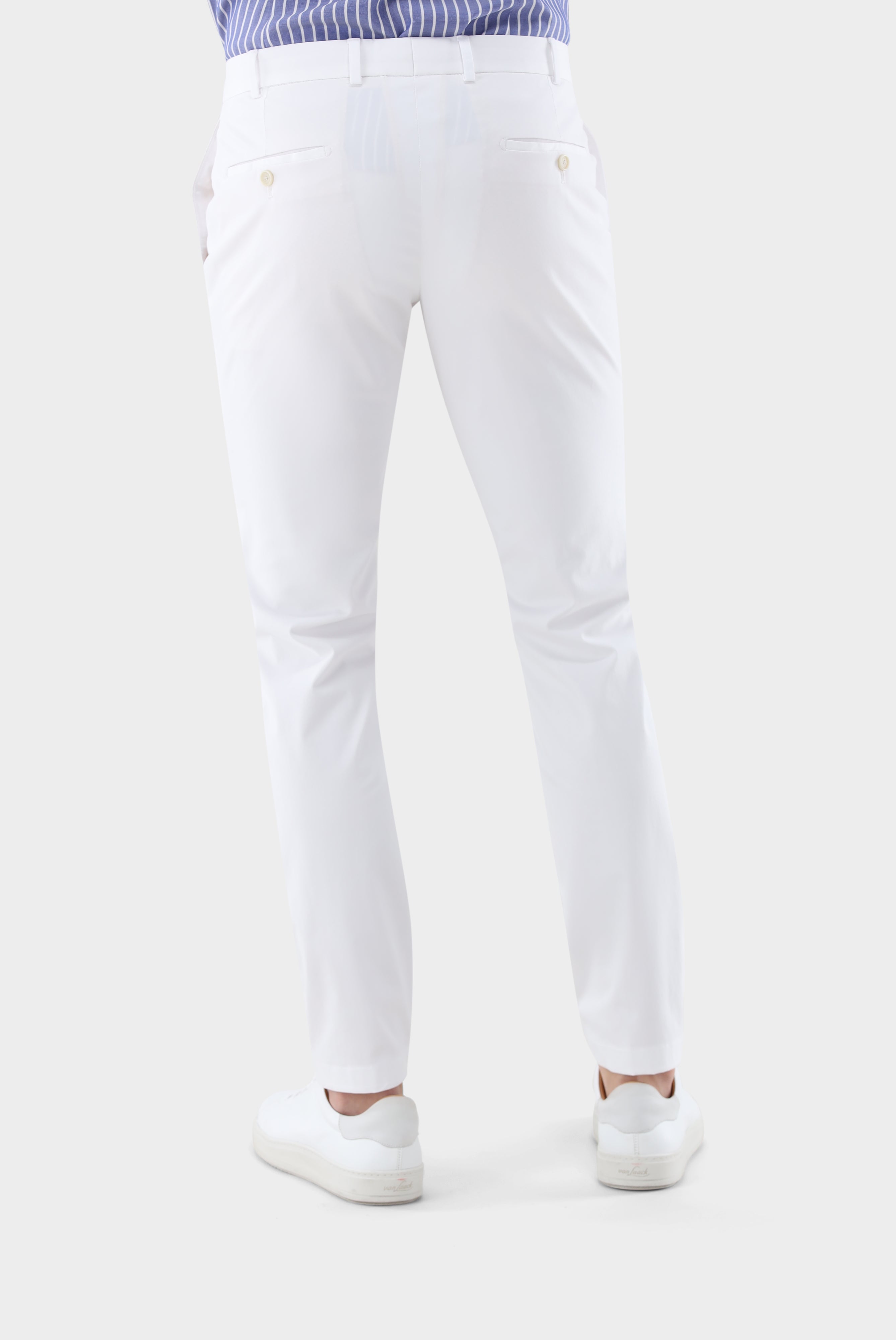 Taillierte Chino aus Baumwolle mit Stretch