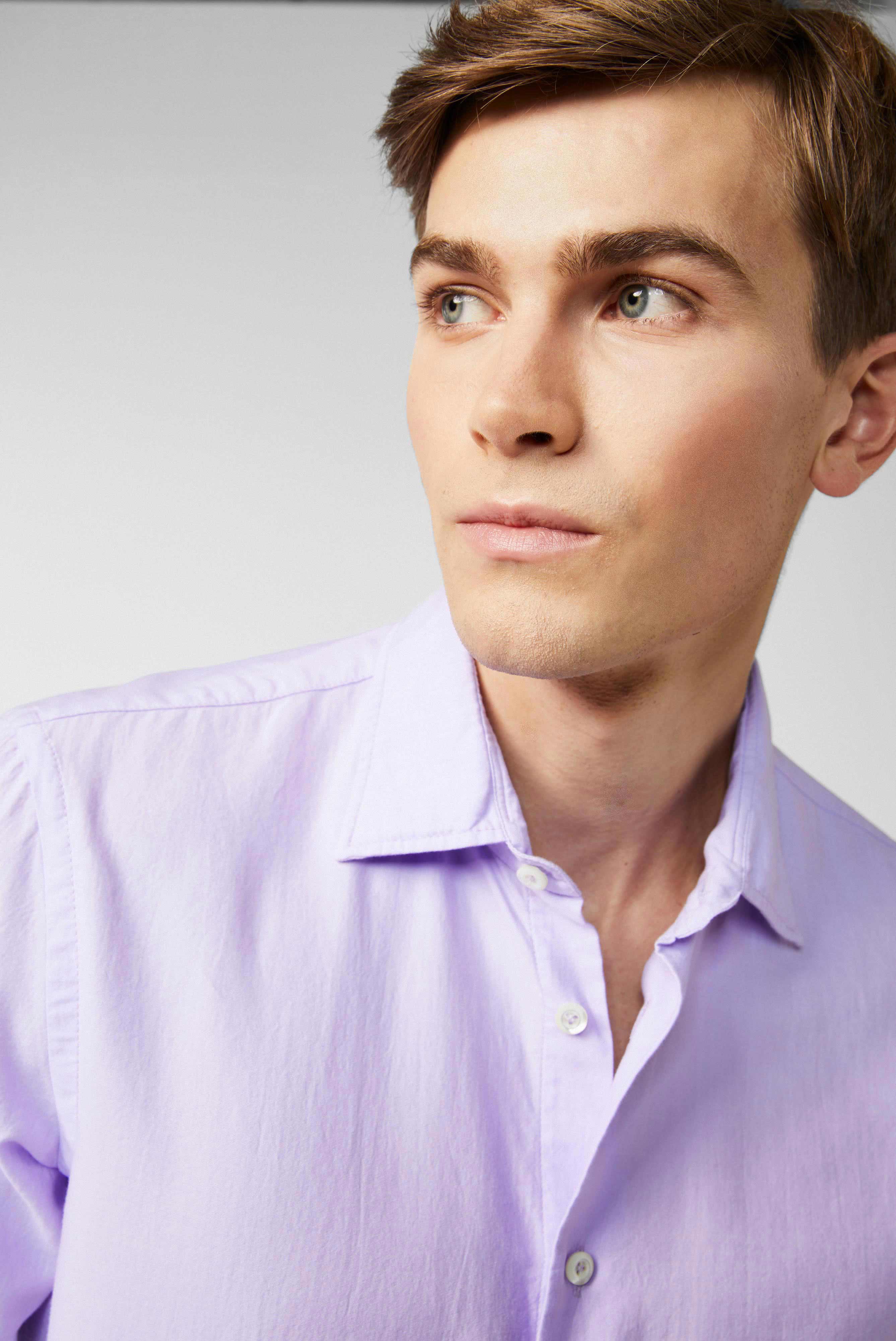 Twill shirt with a small Kent collar