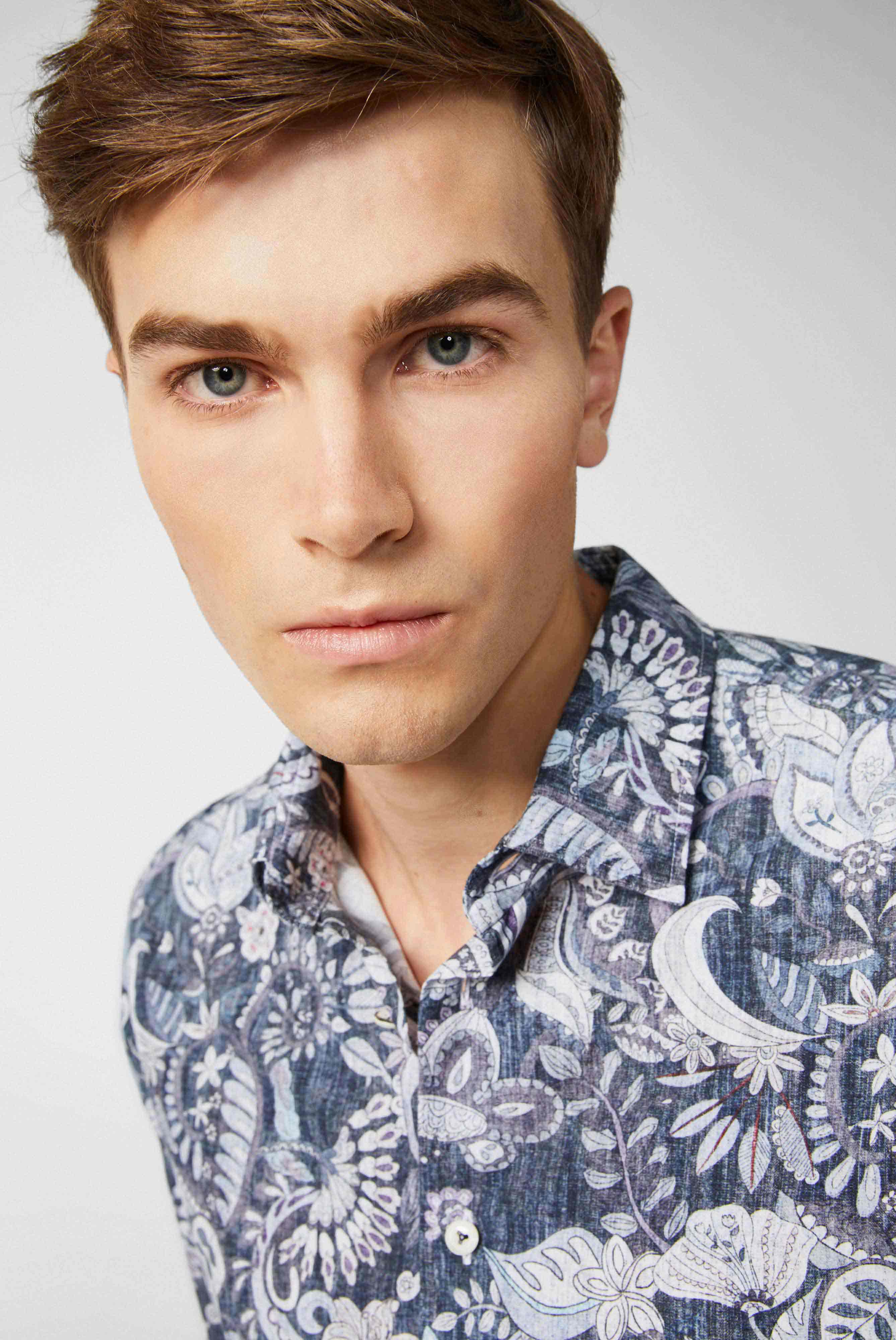 Poplin shirt with paisley print in denim look