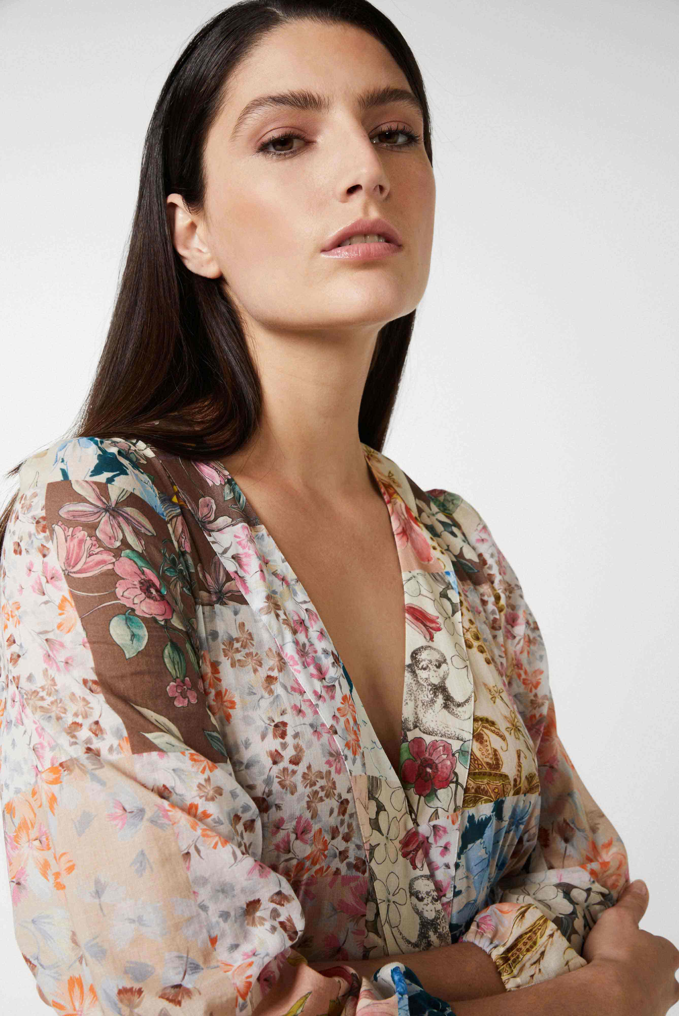 Midi-Wickelkleid mit Puffärmeln und Blumen-Patchwork-Druck