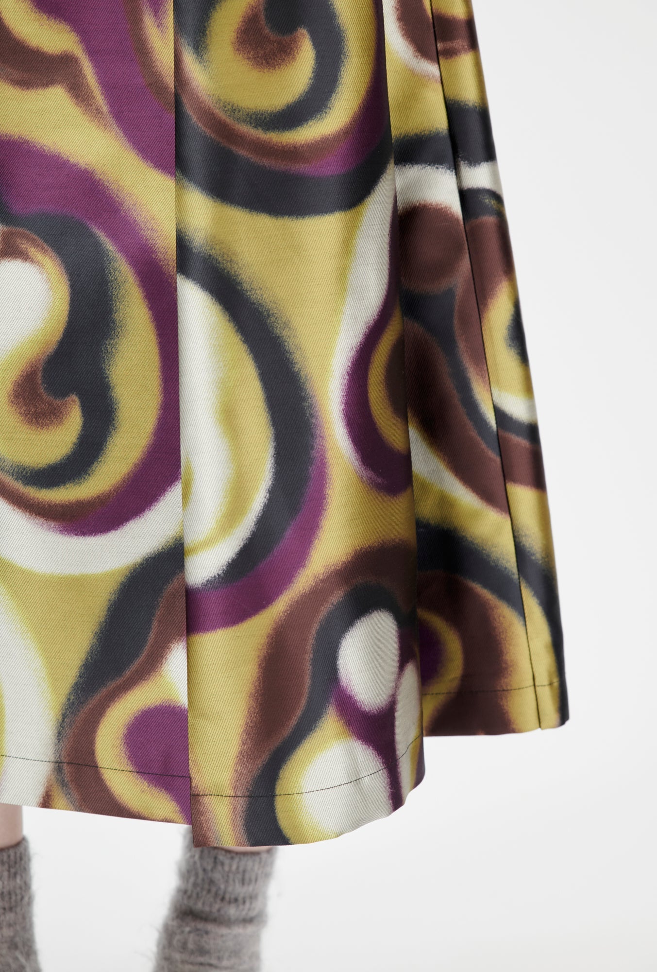 Shiny Serge Blurred Paisley Rock, Merlot