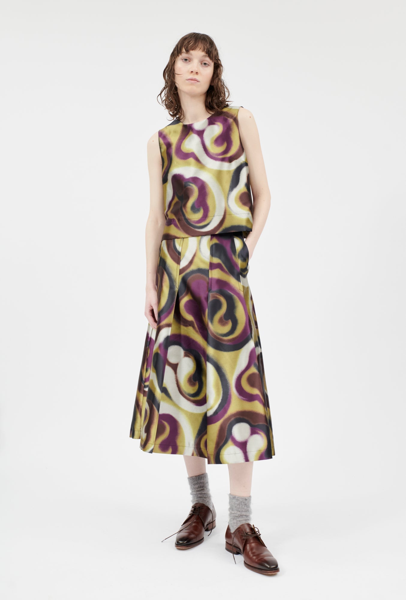 Shiny Serge Blurred Paisley Rock, Merlot