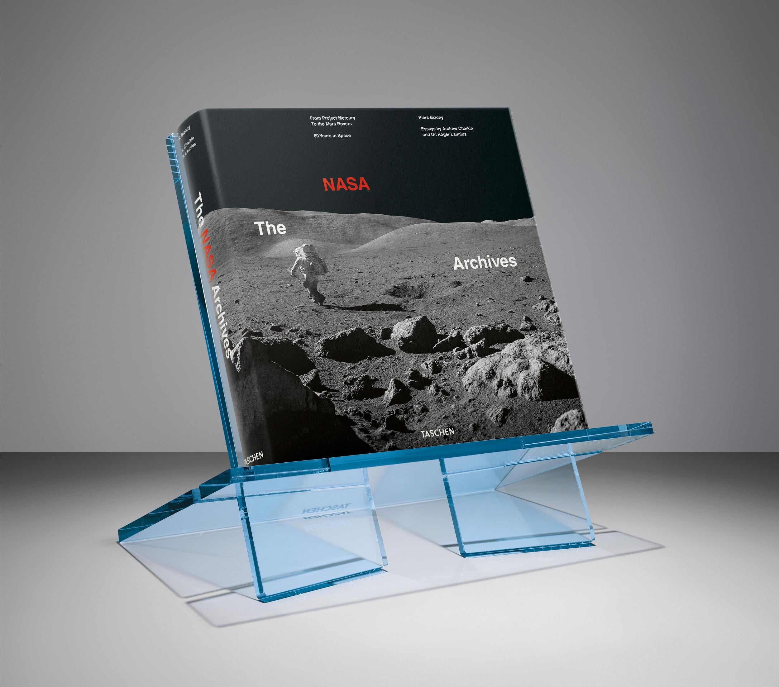 Taschen-Bookstand. Extra-Large. Aqua Blue-Art-Black-Deal-Outlet-by-ARCHIVIST