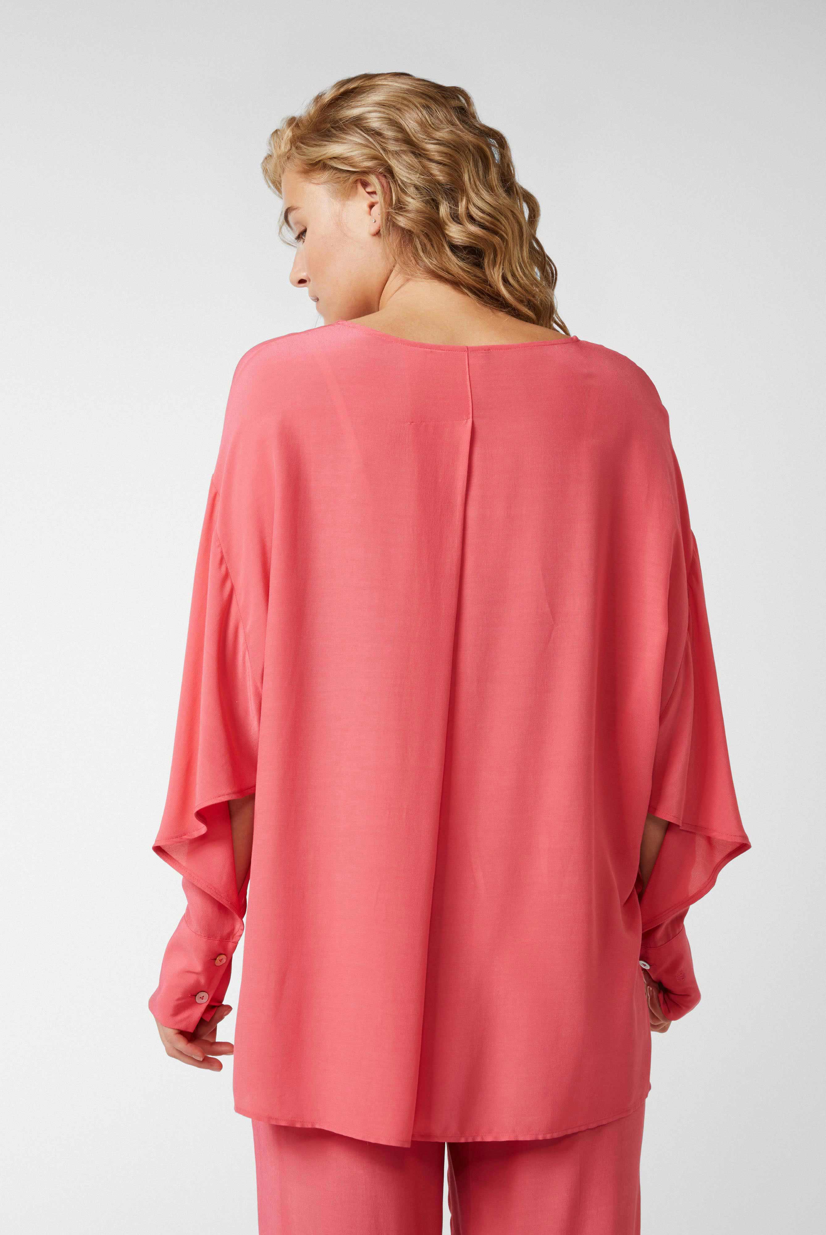 Kragenlose Bluse mit verlängerter Rückenseite aus Viskose Pink