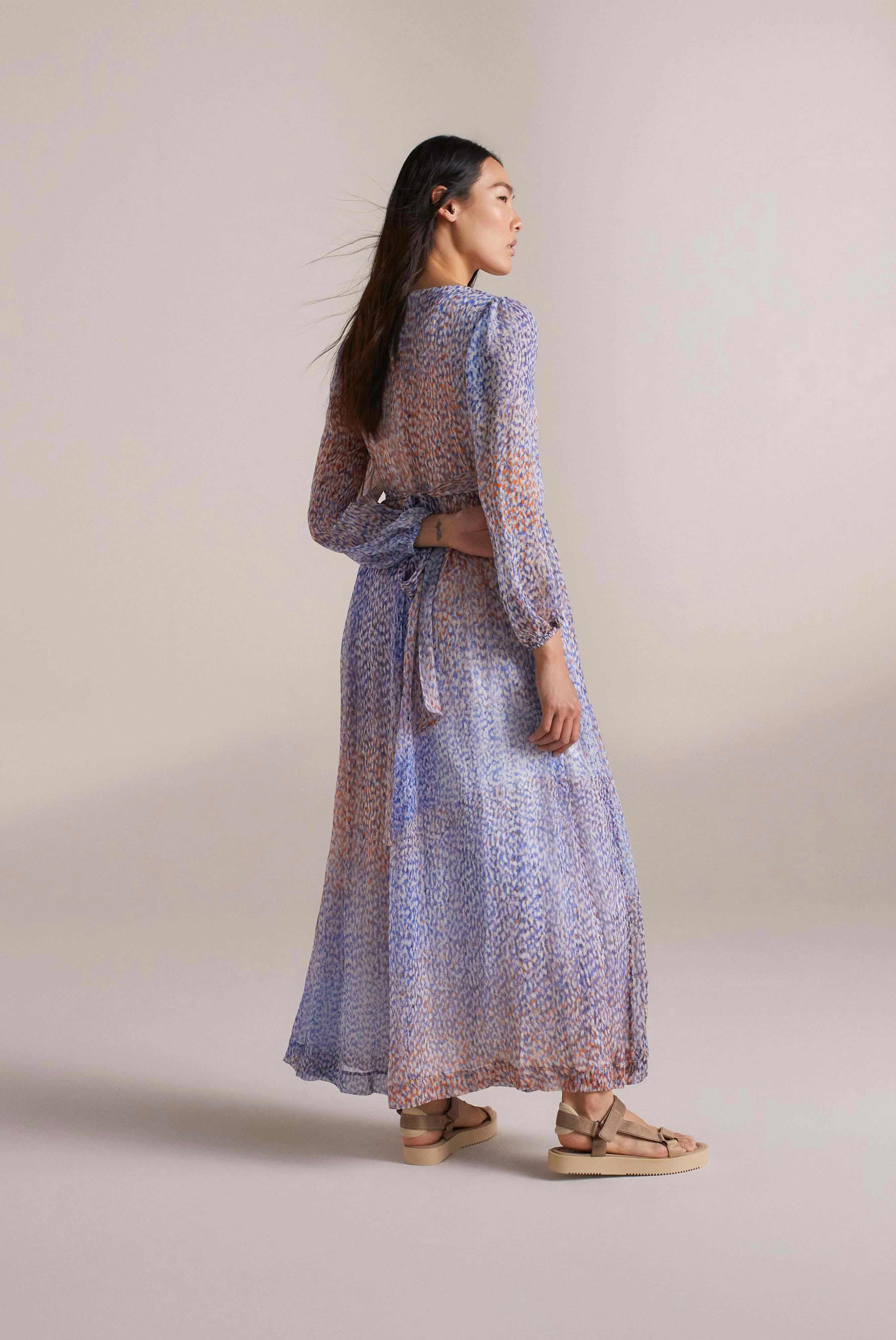 Elegant silk maxi dress in crepe de chine with a blue/orange print pattern