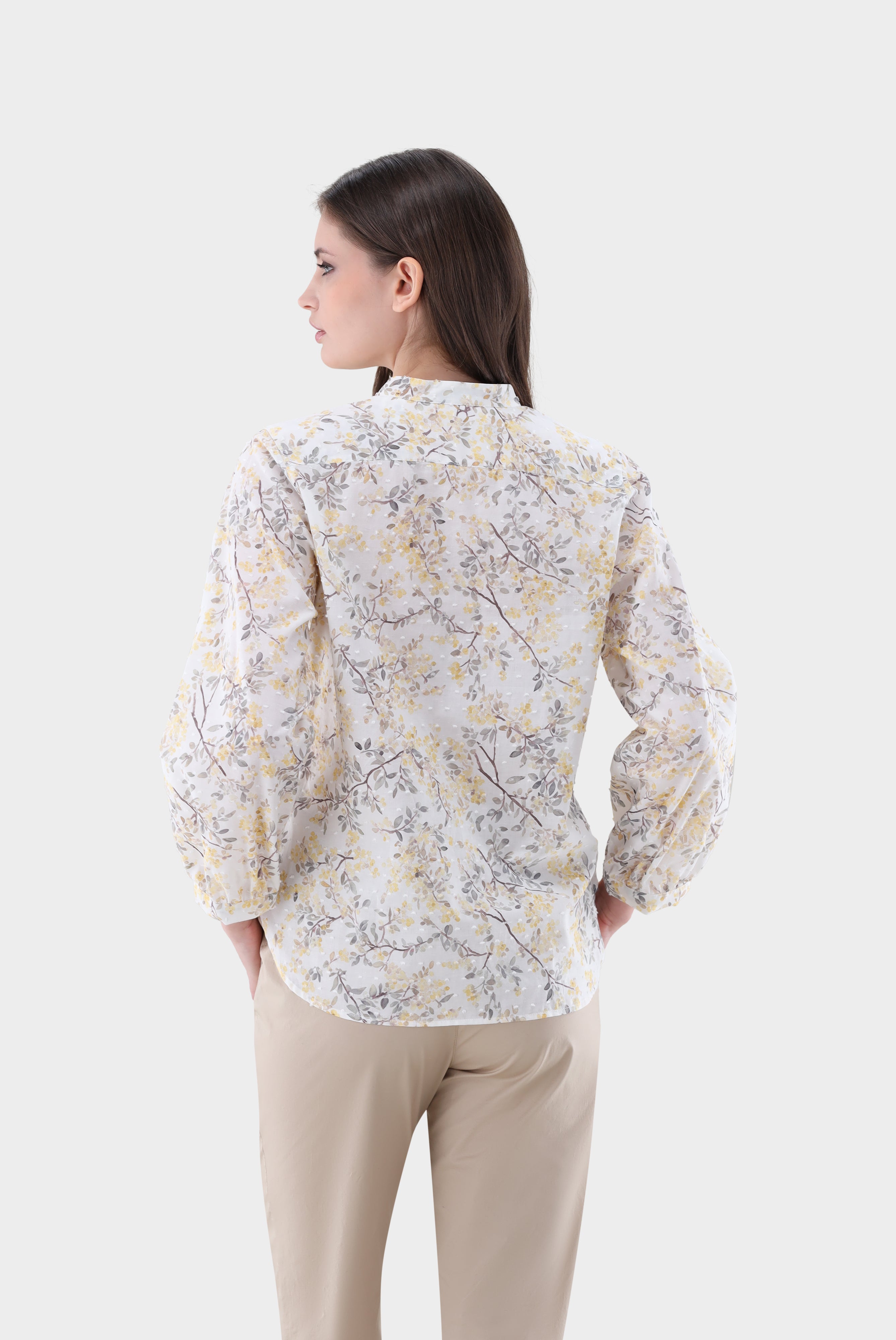 Stand-up collar blouse with pleats on the front