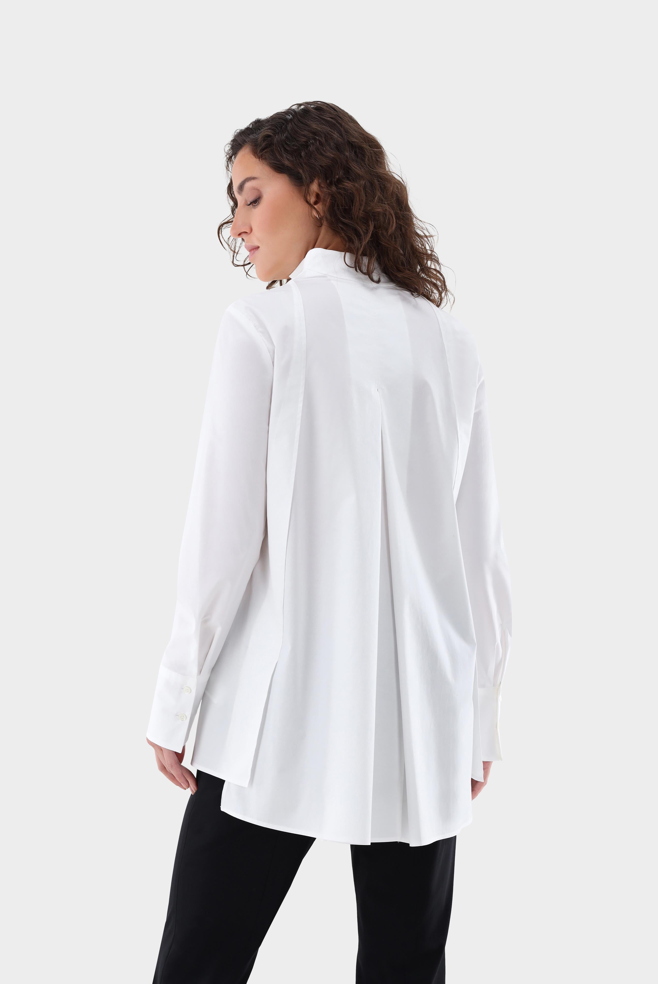 Taillierte Kelchkragenbluse mit Stretch