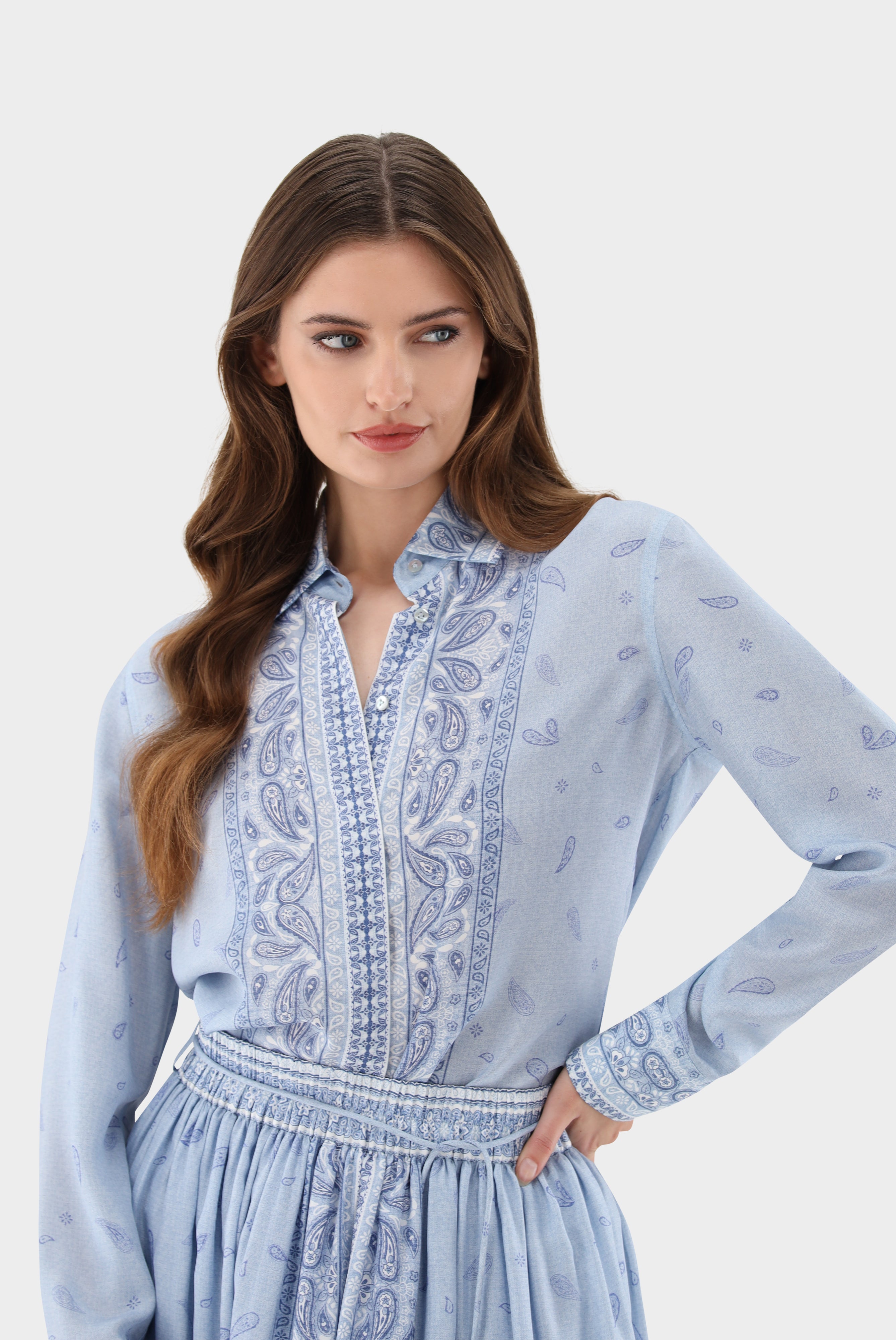 Van Laack-Taillierte Seidenbluse mit Bandana-Druck-Hemden & Blusen-Black-Deal-Outlet-by-ARCHIVIST