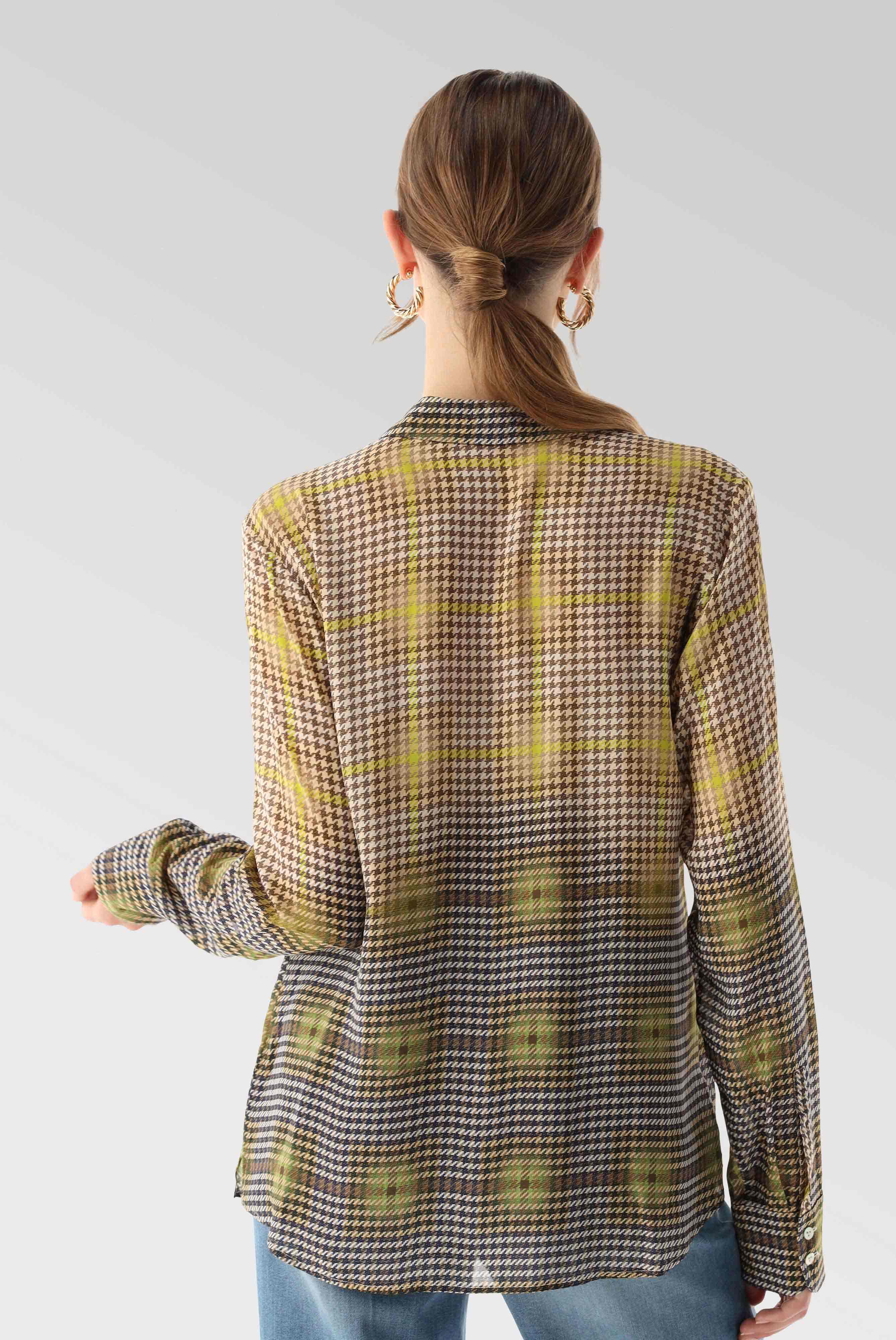 Taillierte Hemdbluse aus Viskose