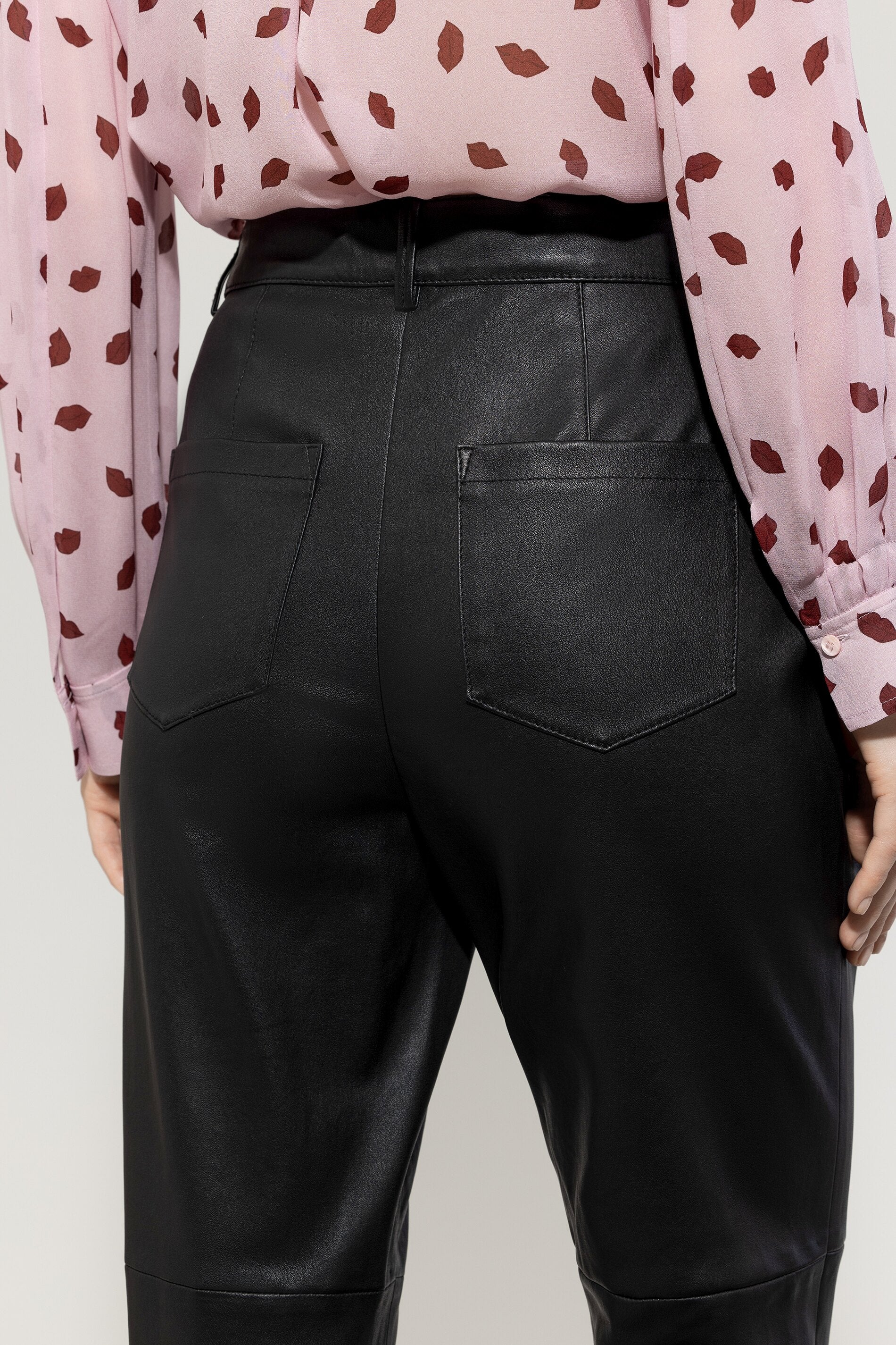 Lammnappa-Tapered-Pants