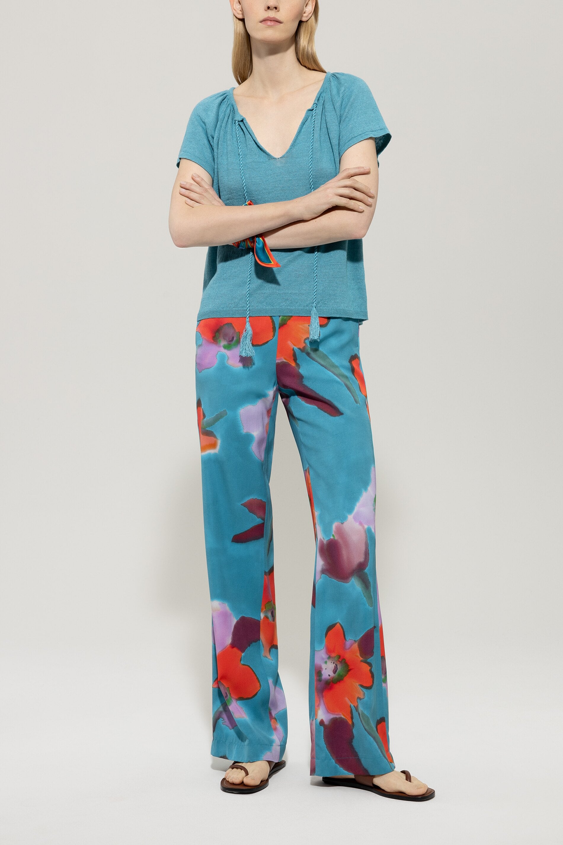 Wideleg mit Hibiskus-Print