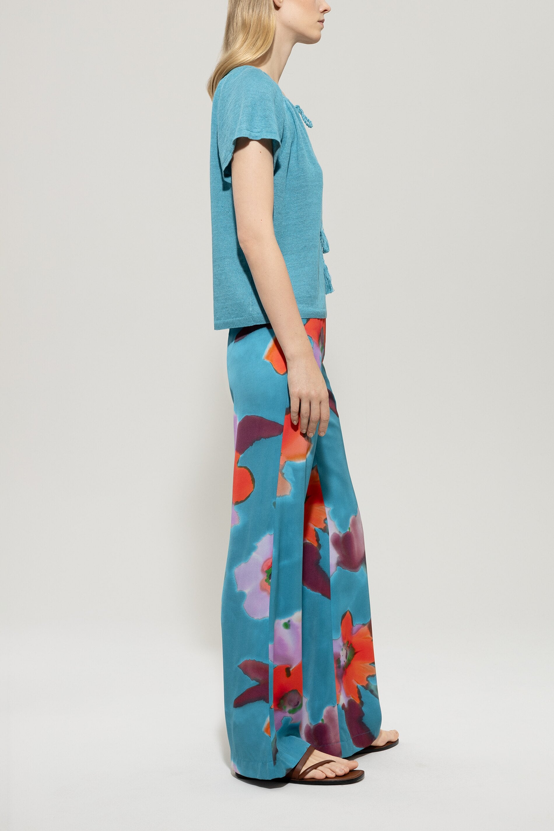 Wideleg mit Hibiskus-Print