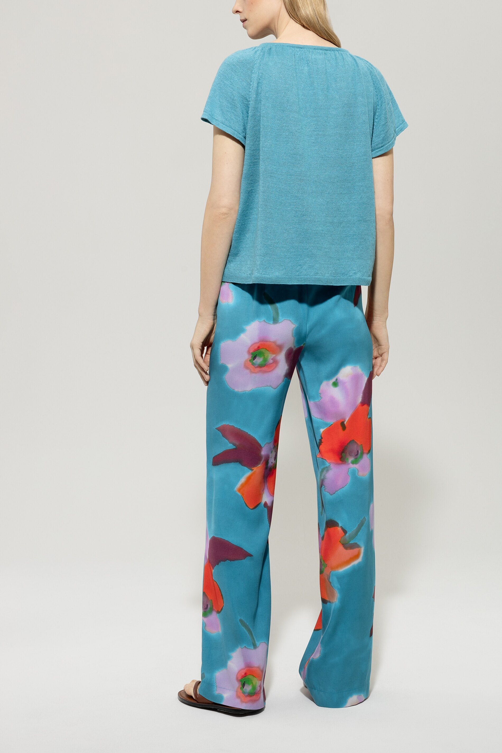 Wideleg mit Hibiskus-Print