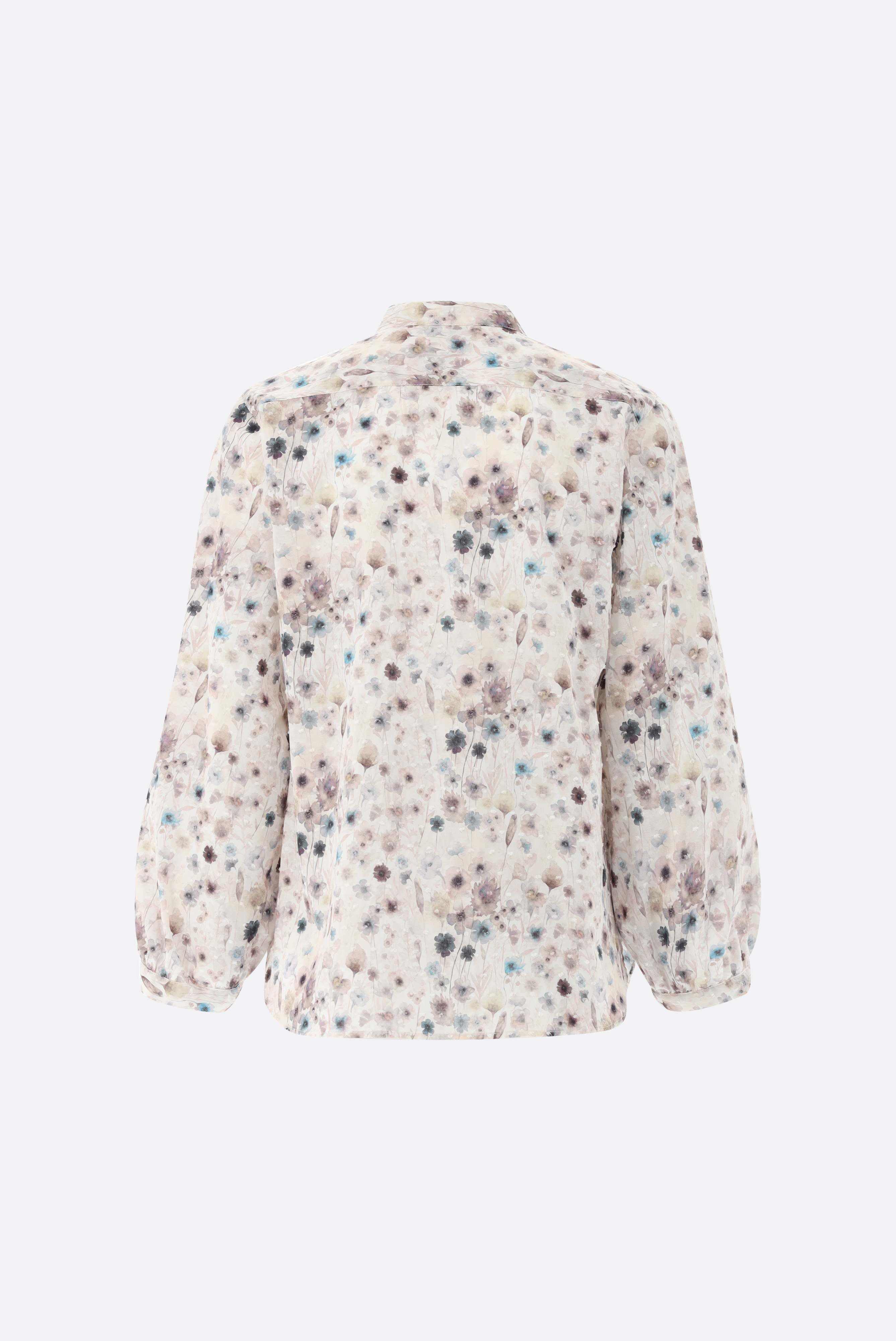 Stehkragenbluse mit Biesen an der Vorderseite