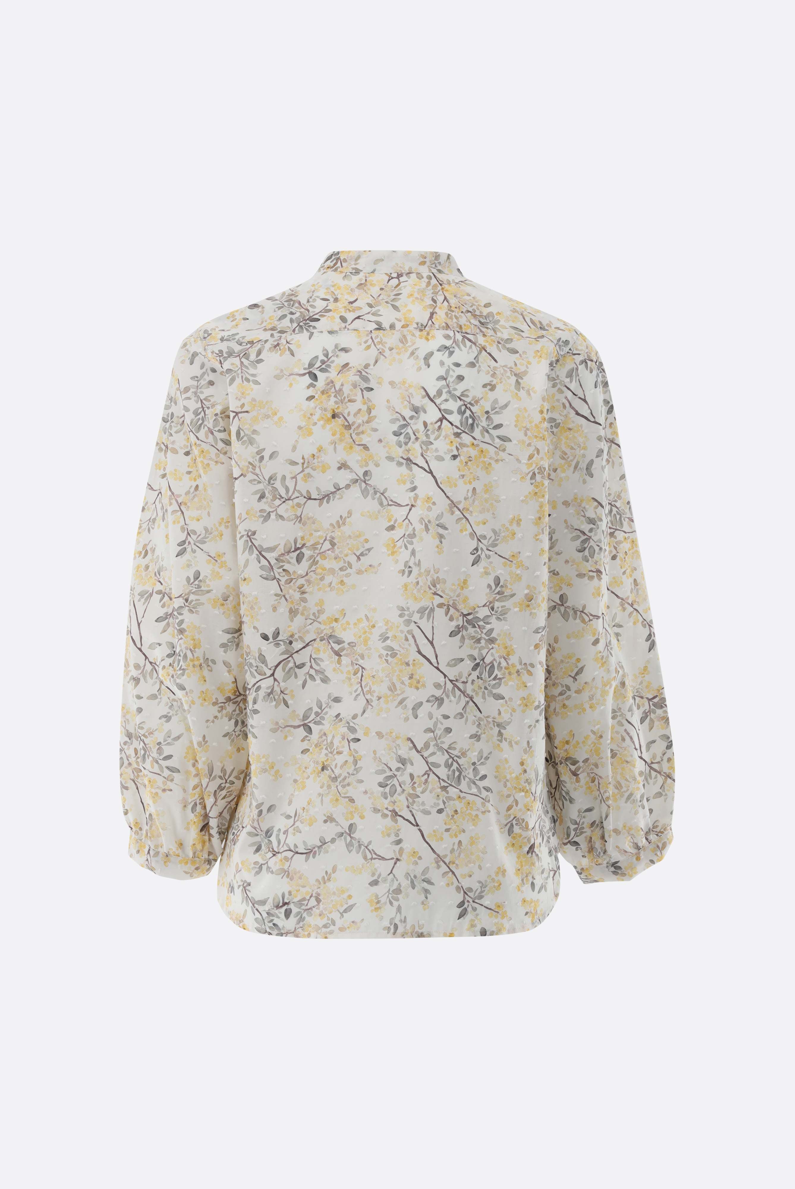 Stand-up collar blouse with pleats on the front