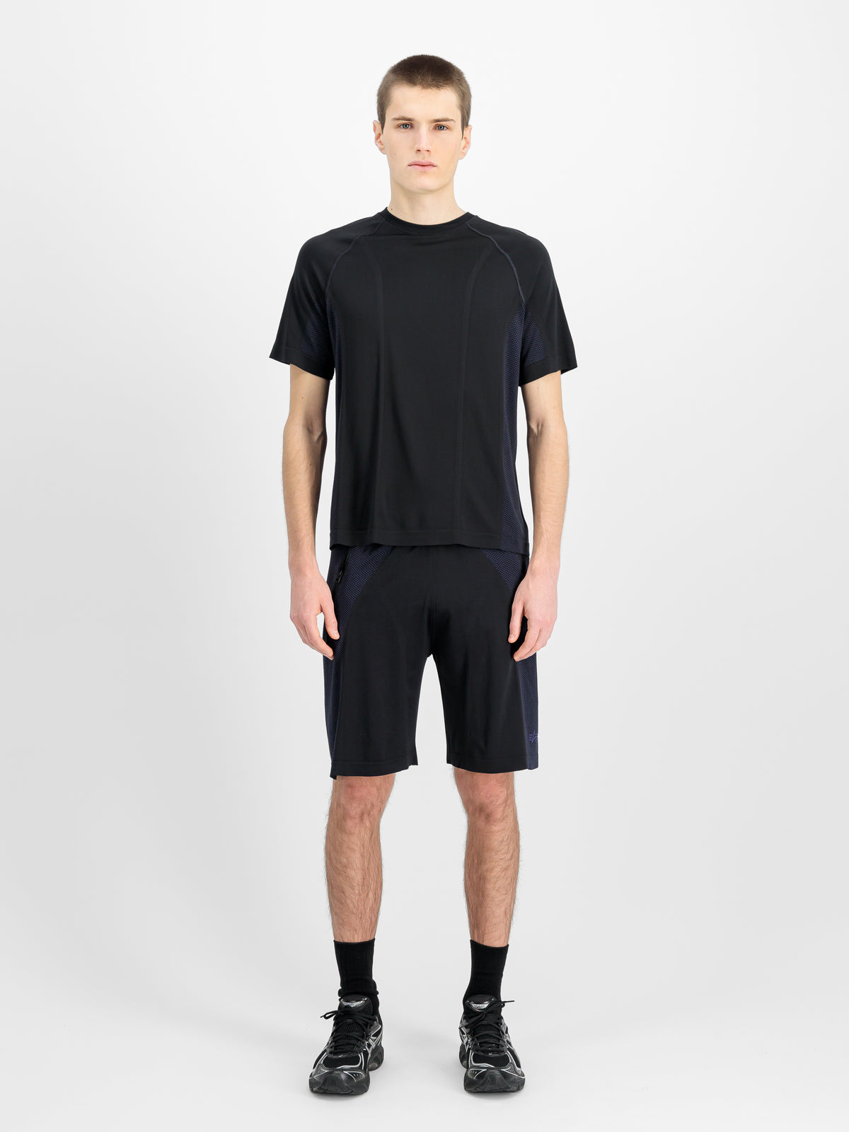 Seamless Short